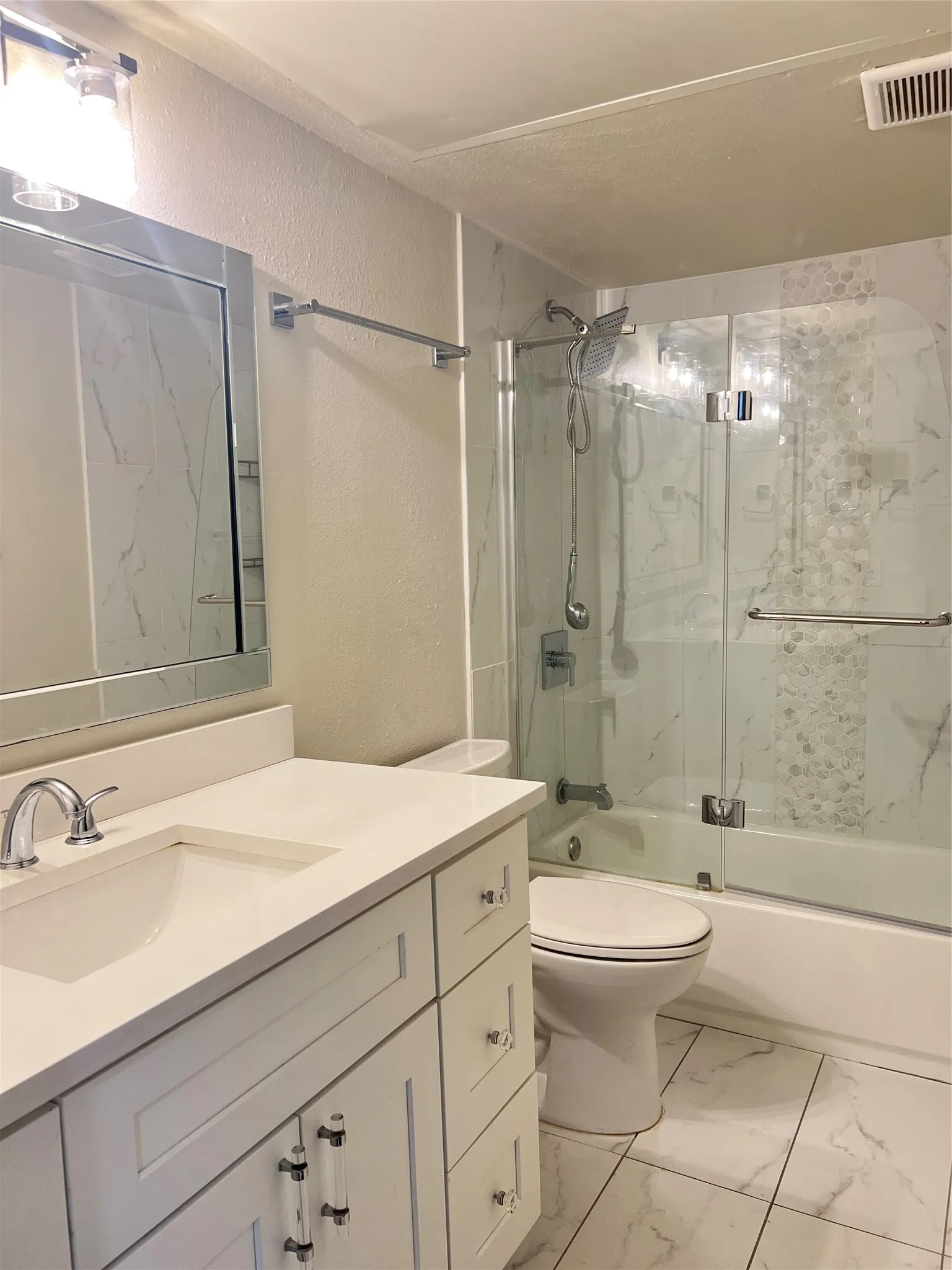 Condominium For Rent in Dallas County , 5840 Spring Valley Road 902, Dallas, Texas 75254, 2 Bedroom, 2 Bathroom, Garage spaces, 1,116 Sqft, built in 1981, mls#21325494, Real Estate Agent in Dallas, Homes For Rent in Dallas county, Homes For Rent in Dallas, Realtor in Dallas Texas, Real Estate Brokerage Independent Realty Texas, Luminita Cordes Realtor