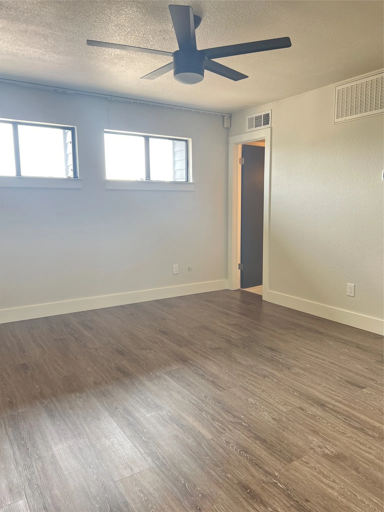 Condominium For Rent in Dallas County , 5840 Spring Valley Road 902, Dallas, Texas 75254, 2 Bedroom, 2 Bathroom, Garage spaces, 1,116 Sqft, built in 1981, mls#21325494, Real Estate Agent in Dallas, Homes For Rent in Dallas county, Homes For Rent in Dallas, Realtor in Dallas Texas, Real Estate Brokerage Independent Realty Texas, Luminita Cordes Realtor