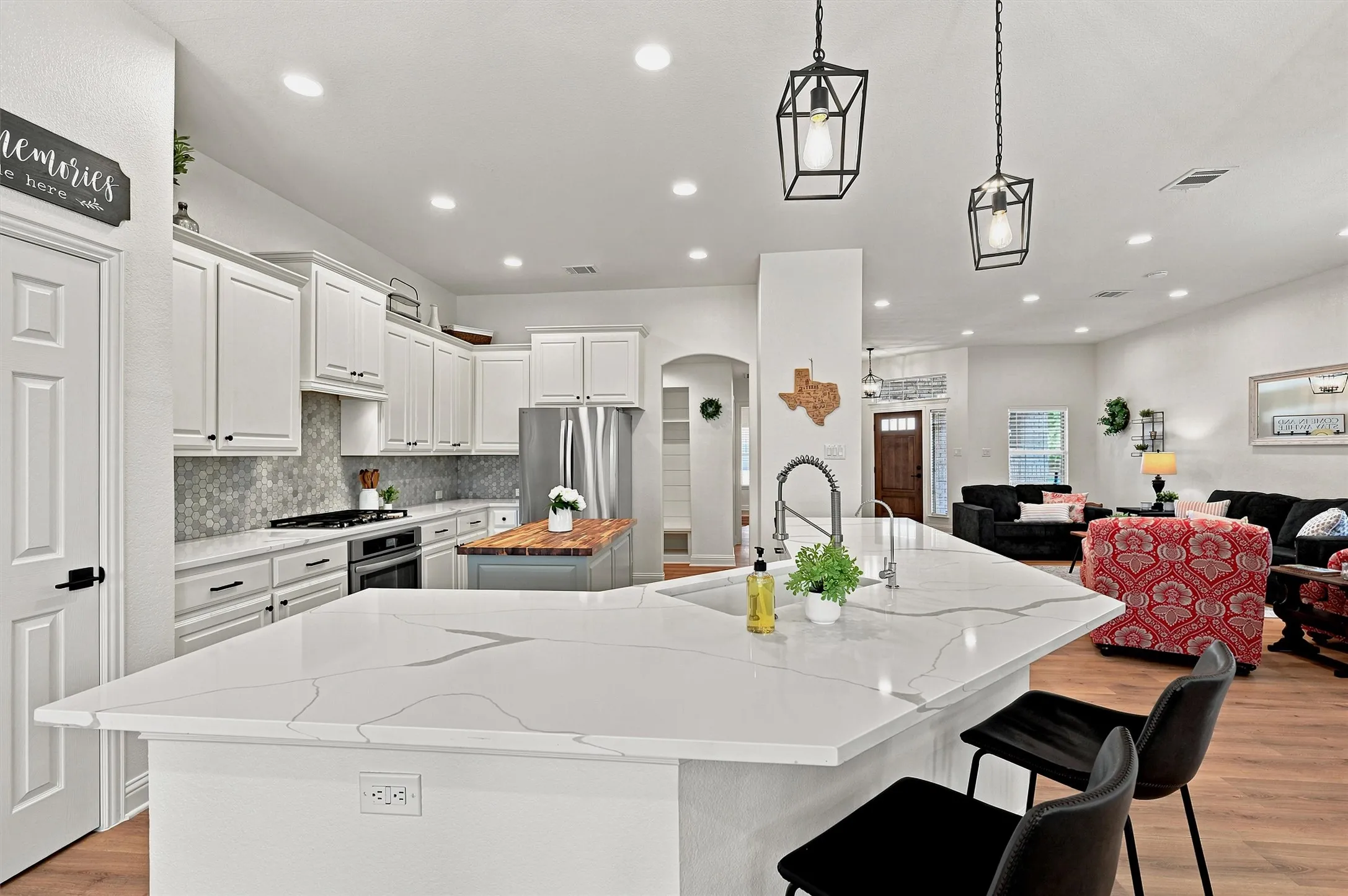 Single Family Residence For Sale in Collin County , 1341 Cedar Lake Drive, Prosper, Texas 75078, 4 Bedroom, 2 Bathroom, 3 Garage spaces, 2,818 Sqft, built in 2005, mls#21325475, Real Estate Agent in Prosper, Homes For Sale in Collin county, Homes For Sale in Prosper, Realtor in Prosper Texas, Real Estate Brokerage Independent Realty Texas, Luminita Cordes Realtor