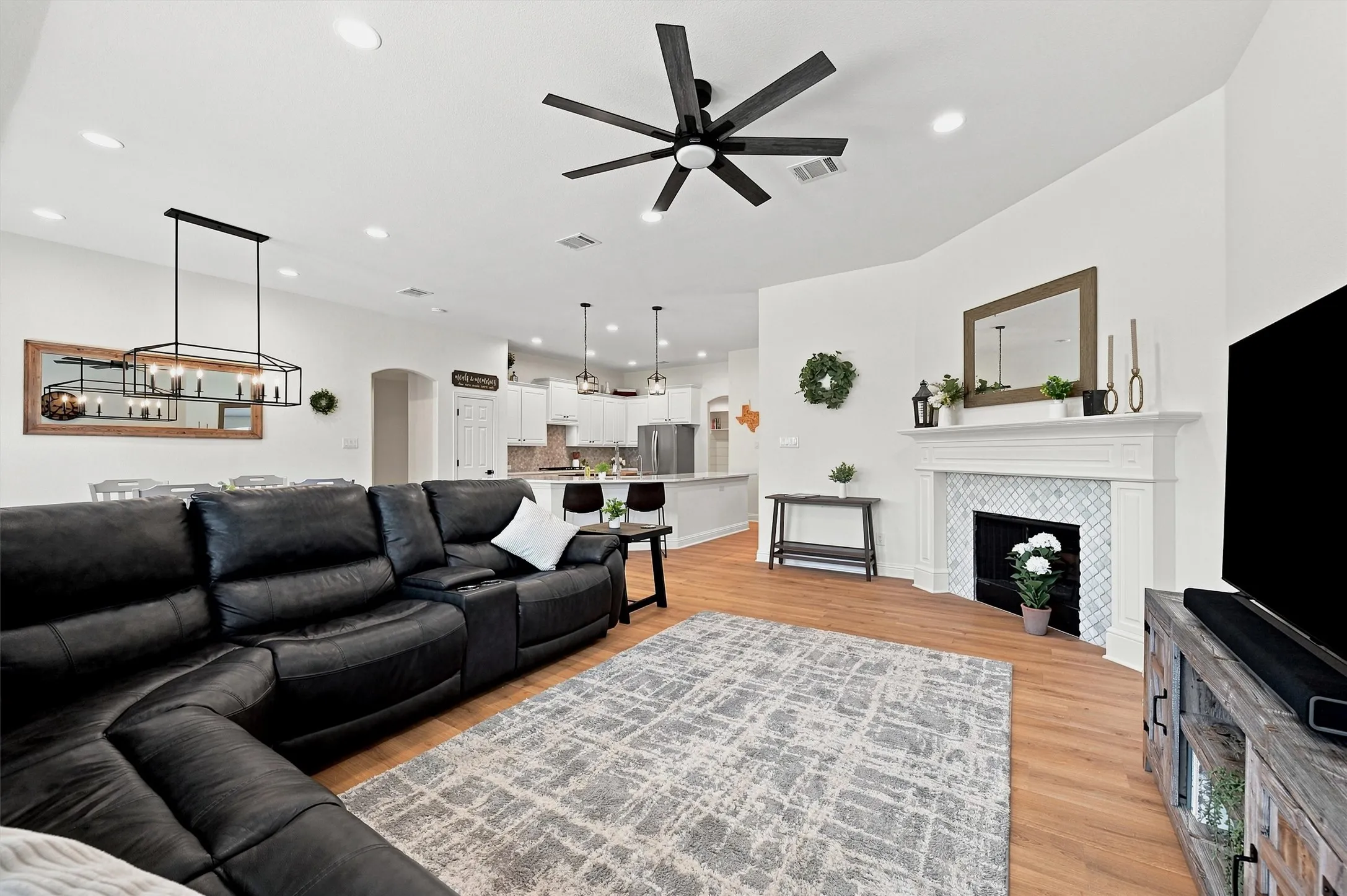 Single Family Residence For Sale in Collin County , 1341 Cedar Lake Drive, Prosper, Texas 75078, 4 Bedroom, 2 Bathroom, 3 Garage spaces, 2,818 Sqft, built in 2005, mls#21325475, Real Estate Agent in Prosper, Homes For Sale in Collin county, Homes For Sale in Prosper, Realtor in Prosper Texas, Real Estate Brokerage Independent Realty Texas, Luminita Cordes Realtor