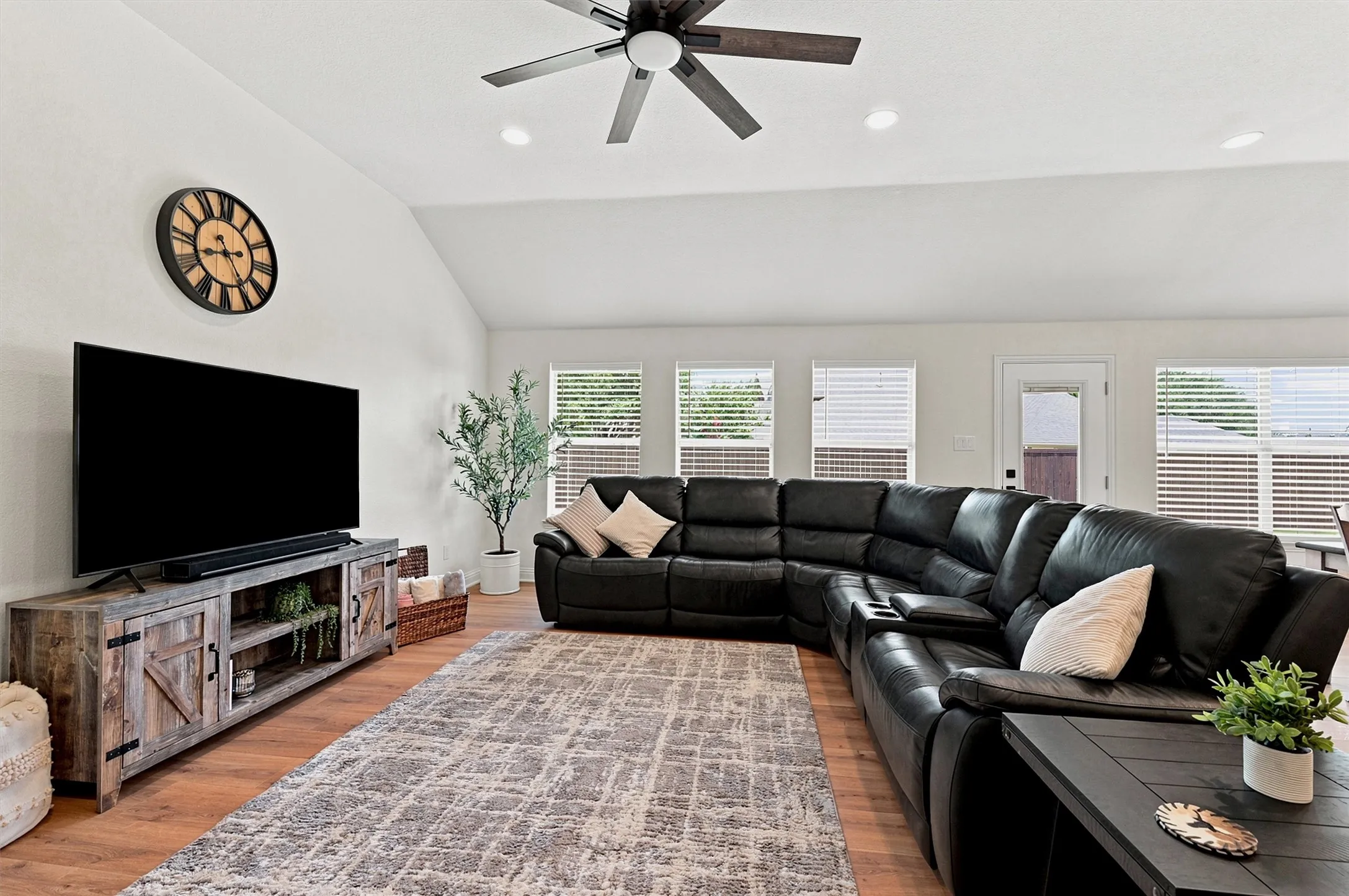 Single Family Residence For Sale in Collin County , 1341 Cedar Lake Drive, Prosper, Texas 75078, 4 Bedroom, 2 Bathroom, 3 Garage spaces, 2,818 Sqft, built in 2005, mls#21325475, Real Estate Agent in Prosper, Homes For Sale in Collin county, Homes For Sale in Prosper, Realtor in Prosper Texas, Real Estate Brokerage Independent Realty Texas, Luminita Cordes Realtor