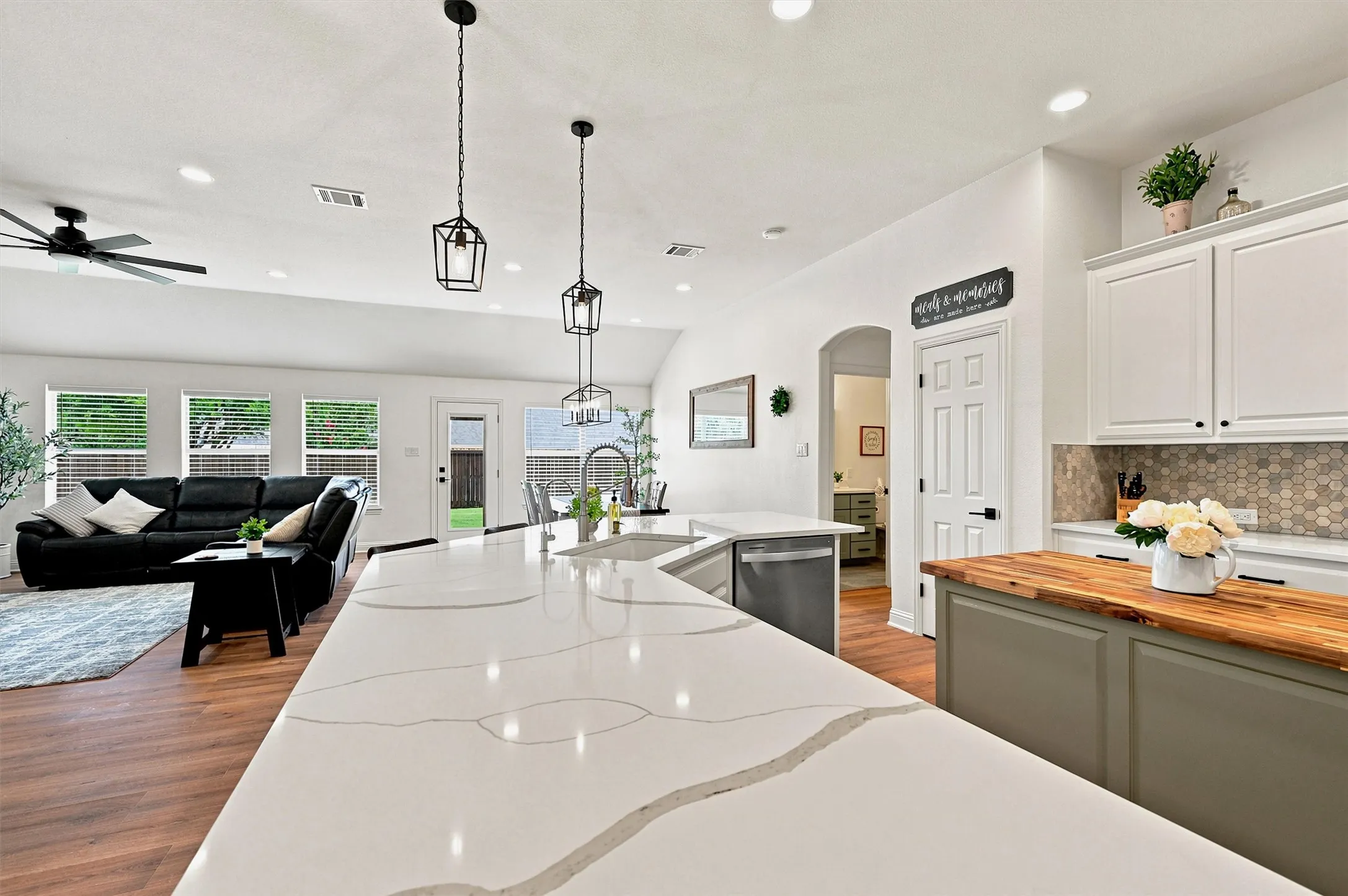 Single Family Residence For Sale in Collin County , 1341 Cedar Lake Drive, Prosper, Texas 75078, 4 Bedroom, 2 Bathroom, 3 Garage spaces, 2,818 Sqft, built in 2005, mls#21325475, Real Estate Agent in Prosper, Homes For Sale in Collin county, Homes For Sale in Prosper, Realtor in Prosper Texas, Real Estate Brokerage Independent Realty Texas, Luminita Cordes Realtor