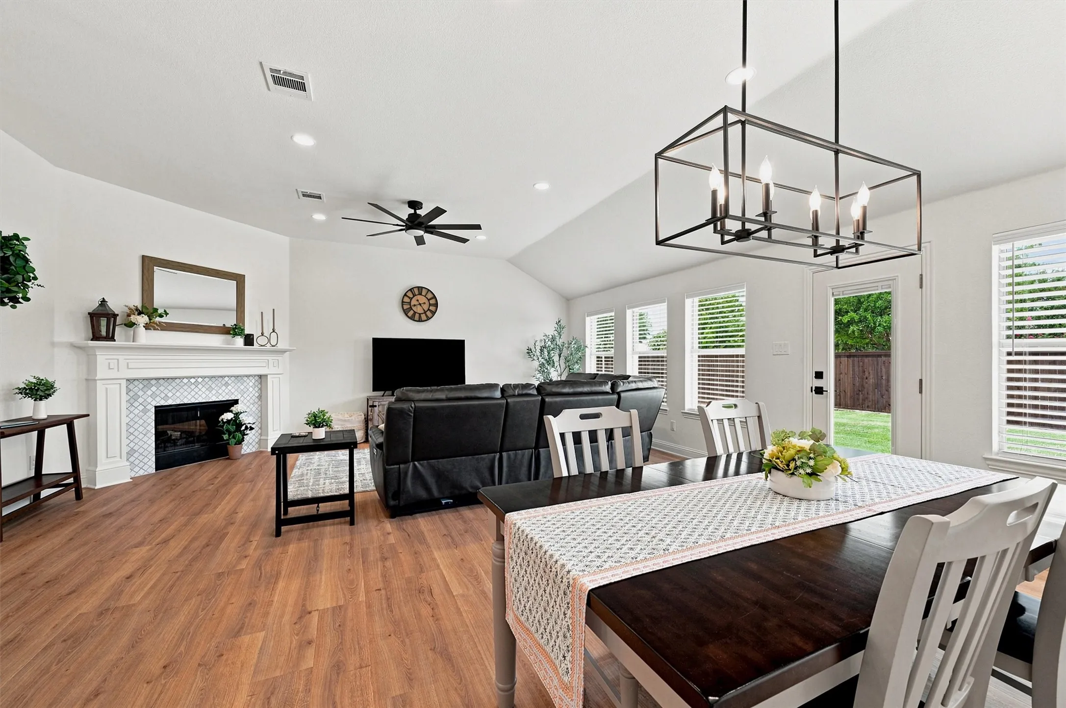 Single Family Residence For Sale in Collin County , 1341 Cedar Lake Drive, Prosper, Texas 75078, 4 Bedroom, 2 Bathroom, 3 Garage spaces, 2,818 Sqft, built in 2005, mls#21325475, Real Estate Agent in Prosper, Homes For Sale in Collin county, Homes For Sale in Prosper, Realtor in Prosper Texas, Real Estate Brokerage Independent Realty Texas, Luminita Cordes Realtor