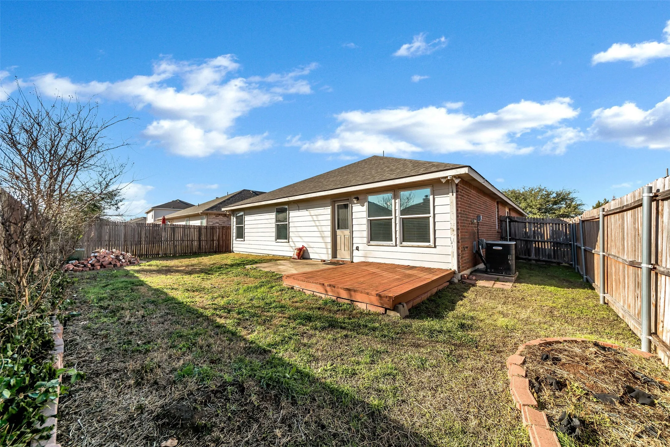 Single Family Residence For Rent in Tarrant County , 12644 Harvest Grove Drive, Fort Worth, Texas 76244, 4 Bedroom, 2 Bathroom, 2 Garage spaces, 2,105 Sqft, built in 2008, mls#21325506, Real Estate Agent in Fort Worth, Homes For Rent in Tarrant county, Homes For Rent in Fort Worth, Realtor in Fort Worth Texas, Real Estate Brokerage Independent Realty Texas, Luminita Cordes Realtor