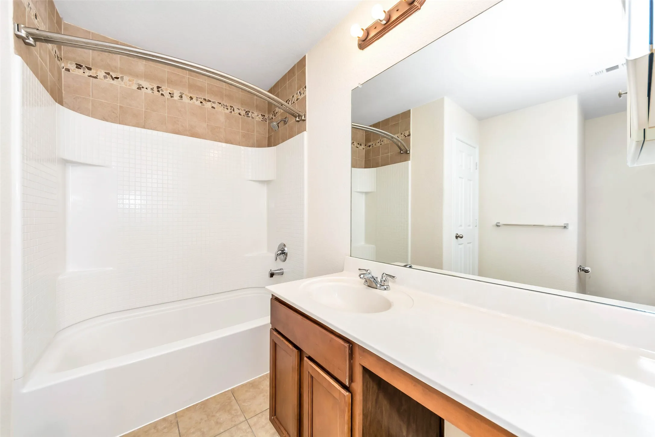 Single Family Residence For Rent in Tarrant County , 12644 Harvest Grove Drive, Fort Worth, Texas 76244, 4 Bedroom, 2 Bathroom, 2 Garage spaces, 2,105 Sqft, built in 2008, mls#21325506, Real Estate Agent in Fort Worth, Homes For Rent in Tarrant county, Homes For Rent in Fort Worth, Realtor in Fort Worth Texas, Real Estate Brokerage Independent Realty Texas, Luminita Cordes Realtor