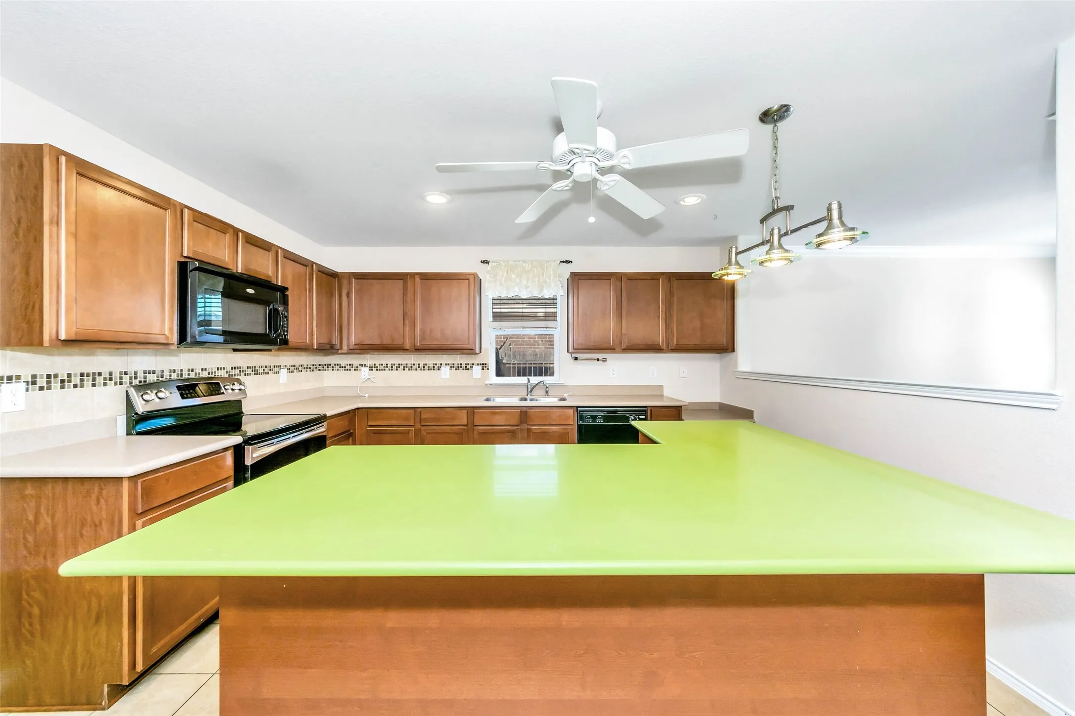 Single Family Residence For Rent in Tarrant County , 12644 Harvest Grove Drive, Fort Worth, Texas 76244, 4 Bedroom, 2 Bathroom, 2 Garage spaces, 2,105 Sqft, built in 2008, mls#21325506, Real Estate Agent in Fort Worth, Homes For Rent in Tarrant county, Homes For Rent in Fort Worth, Realtor in Fort Worth Texas, Real Estate Brokerage Independent Realty Texas, Luminita Cordes Realtor