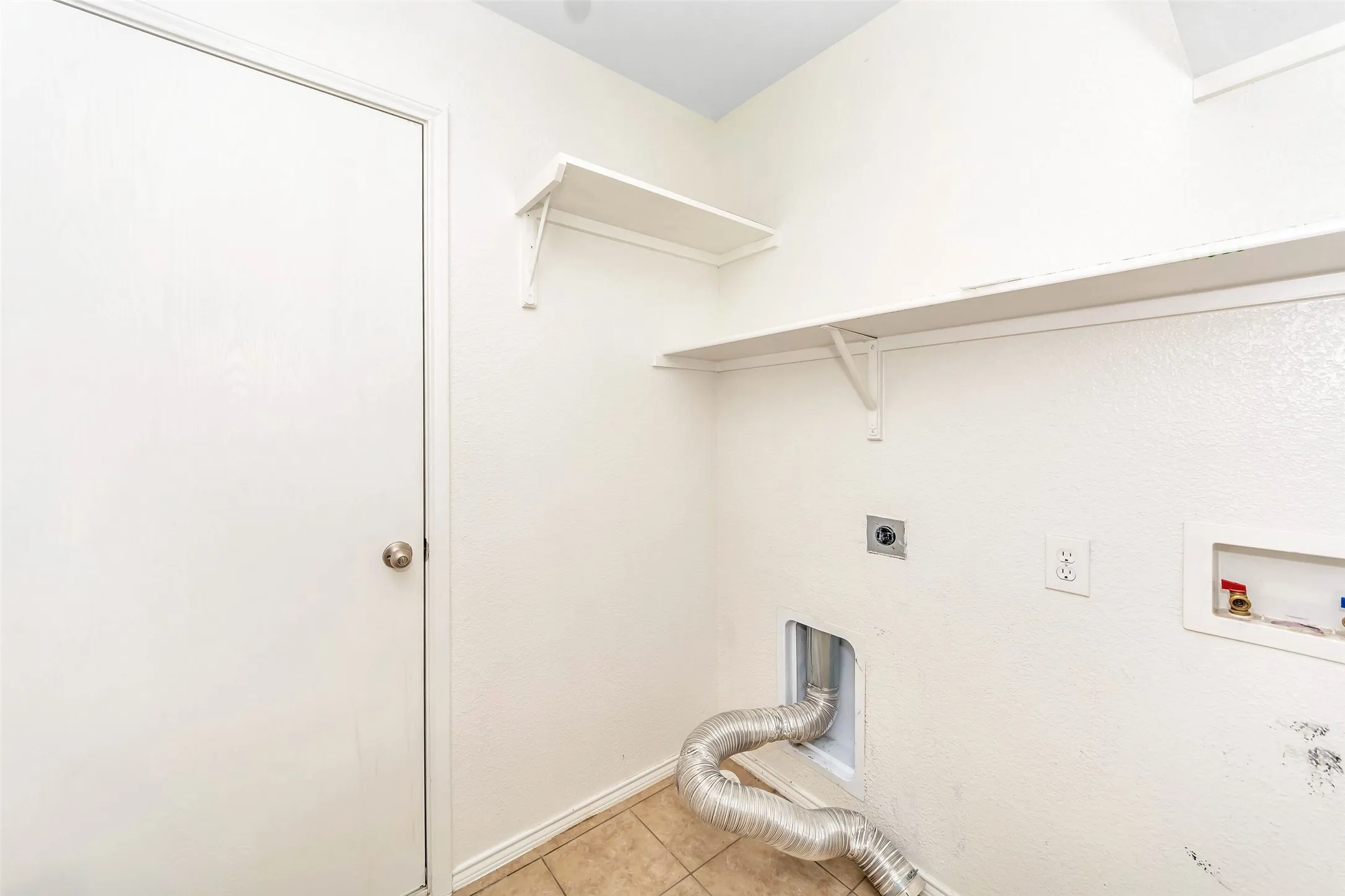 Single Family Residence For Rent in Tarrant County , 12644 Harvest Grove Drive, Fort Worth, Texas 76244, 4 Bedroom, 2 Bathroom, 2 Garage spaces, 2,105 Sqft, built in 2008, mls#21325506, Real Estate Agent in Fort Worth, Homes For Rent in Tarrant county, Homes For Rent in Fort Worth, Realtor in Fort Worth Texas, Real Estate Brokerage Independent Realty Texas, Luminita Cordes Realtor