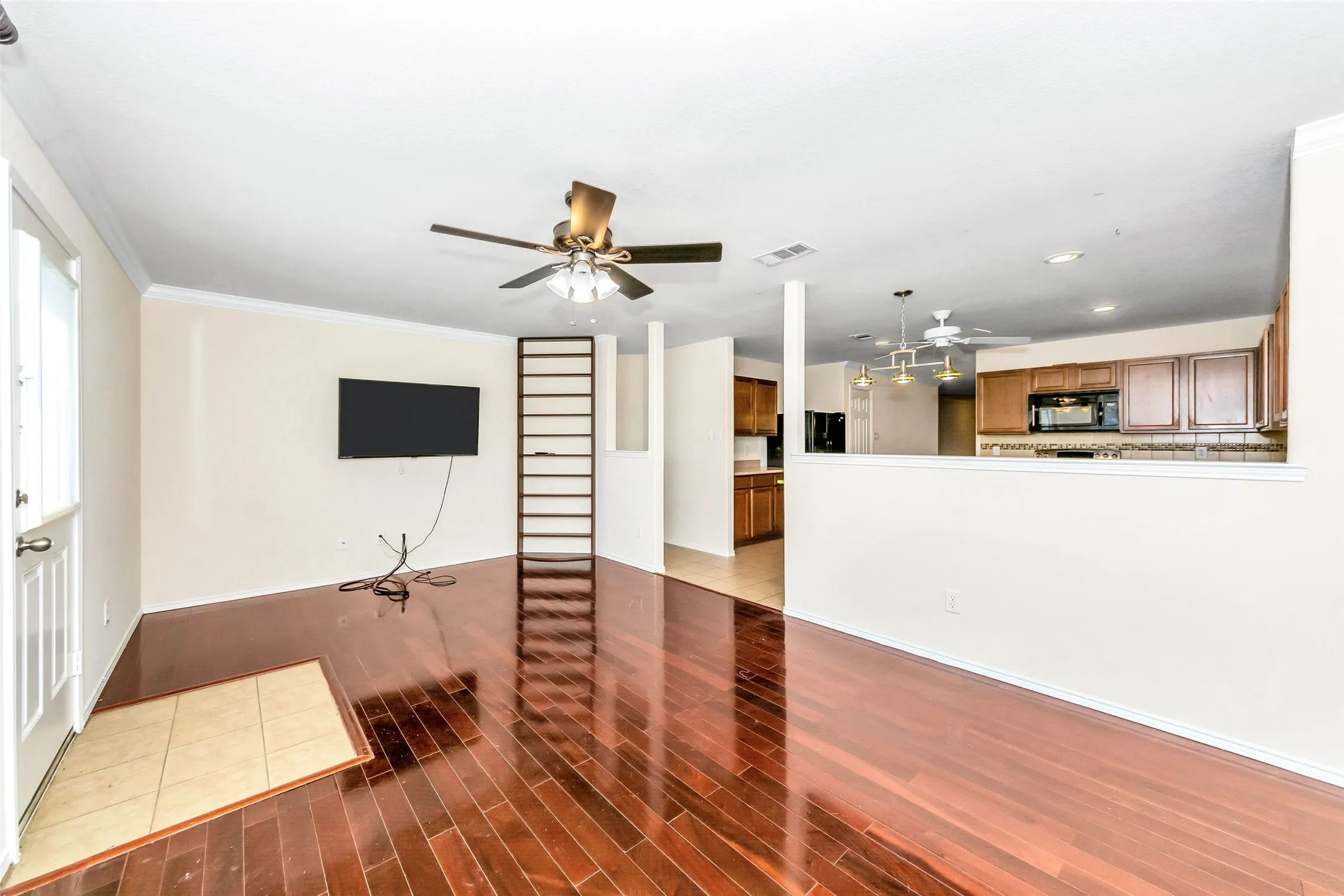 Single Family Residence For Rent in Tarrant County , 12644 Harvest Grove Drive, Fort Worth, Texas 76244, 4 Bedroom, 2 Bathroom, 2 Garage spaces, 2,105 Sqft, built in 2008, mls#21325506, Real Estate Agent in Fort Worth, Homes For Rent in Tarrant county, Homes For Rent in Fort Worth, Realtor in Fort Worth Texas, Real Estate Brokerage Independent Realty Texas, Luminita Cordes Realtor