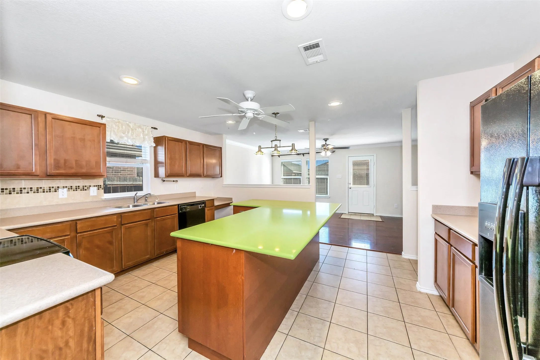 Single Family Residence For Rent in Tarrant County , 12644 Harvest Grove Drive, Fort Worth, Texas 76244, 4 Bedroom, 2 Bathroom, 2 Garage spaces, 2,105 Sqft, built in 2008, mls#21325506, Real Estate Agent in Fort Worth, Homes For Rent in Tarrant county, Homes For Rent in Fort Worth, Realtor in Fort Worth Texas, Real Estate Brokerage Independent Realty Texas, Luminita Cordes Realtor