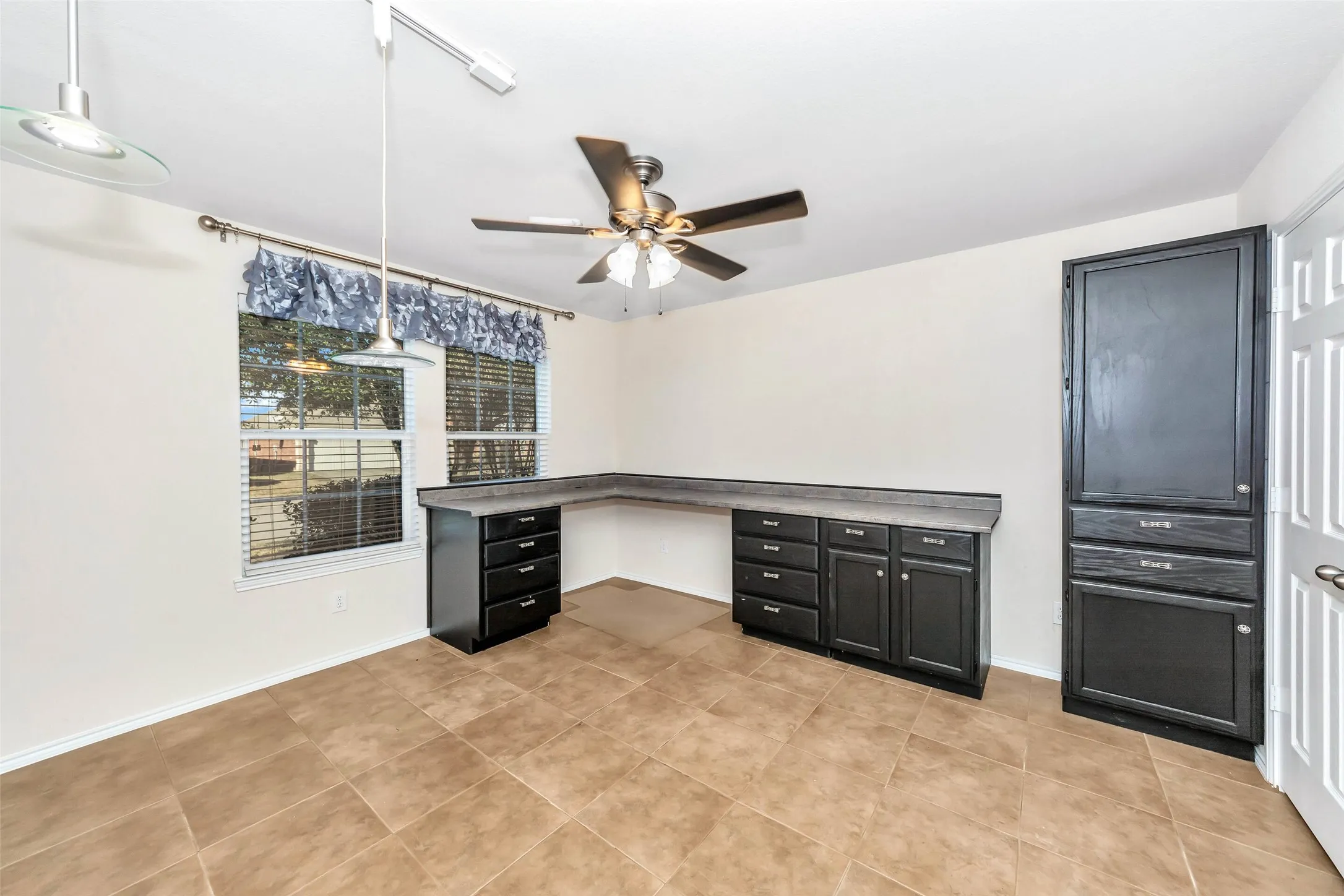 Single Family Residence For Rent in Tarrant County , 12644 Harvest Grove Drive, Fort Worth, Texas 76244, 4 Bedroom, 2 Bathroom, 2 Garage spaces, 2,105 Sqft, built in 2008, mls#21325506, Real Estate Agent in Fort Worth, Homes For Rent in Tarrant county, Homes For Rent in Fort Worth, Realtor in Fort Worth Texas, Real Estate Brokerage Independent Realty Texas, Luminita Cordes Realtor