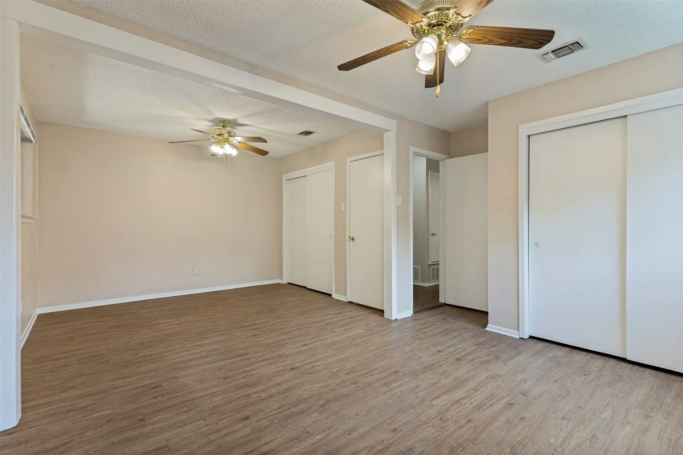 Single Family Residence For Sale in Tarrant County , 413 Goldfinch Drive, Fort Worth, Texas 76108, 3 Bedroom, 2 Bathroom, 2 Garage spaces, 1,812 Sqft, built in 1979, mls#21318467, Real Estate Agent in Fort Worth, Homes For Sale in Tarrant county, Homes For Sale in Fort Worth, Realtor in Fort Worth Texas, Real Estate Brokerage Independent Realty Texas, Luminita Cordes Realtor