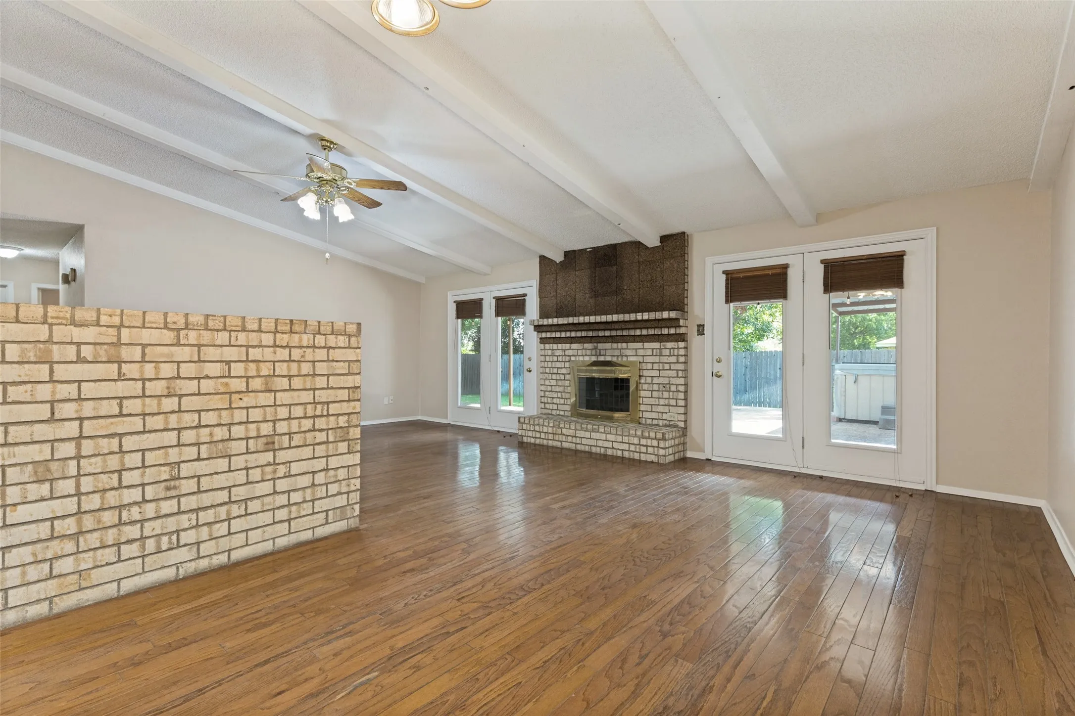 Single Family Residence For Sale in Tarrant County , 413 Goldfinch Drive, Fort Worth, Texas 76108, 3 Bedroom, 2 Bathroom, 2 Garage spaces, 1,812 Sqft, built in 1979, mls#21318467, Real Estate Agent in Fort Worth, Homes For Sale in Tarrant county, Homes For Sale in Fort Worth, Realtor in Fort Worth Texas, Real Estate Brokerage Independent Realty Texas, Luminita Cordes Realtor