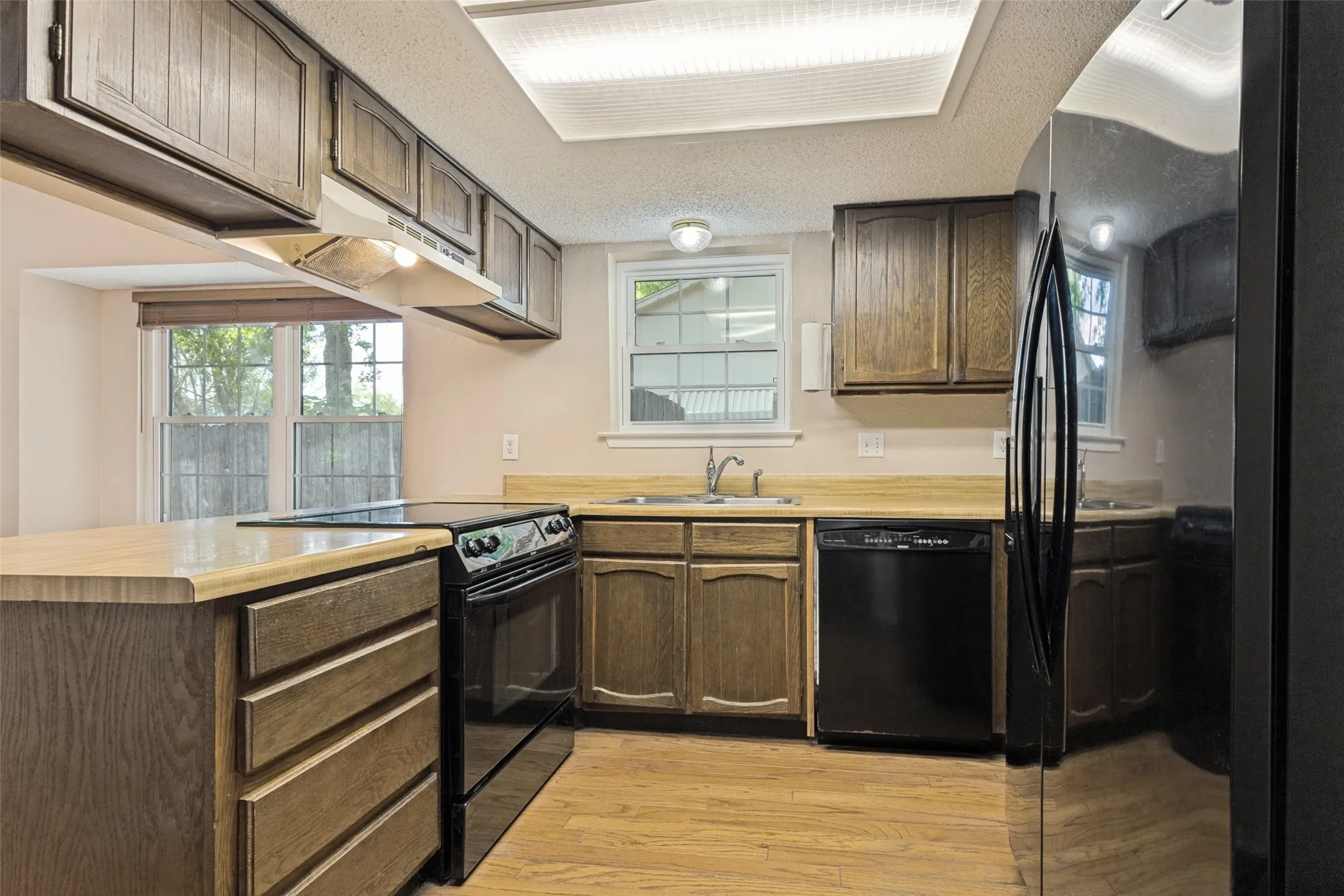 Single Family Residence For Sale in Tarrant County , 413 Goldfinch Drive, Fort Worth, Texas 76108, 3 Bedroom, 2 Bathroom, 2 Garage spaces, 1,812 Sqft, built in 1979, mls#21318467, Real Estate Agent in Fort Worth, Homes For Sale in Tarrant county, Homes For Sale in Fort Worth, Realtor in Fort Worth Texas, Real Estate Brokerage Independent Realty Texas, Luminita Cordes Realtor