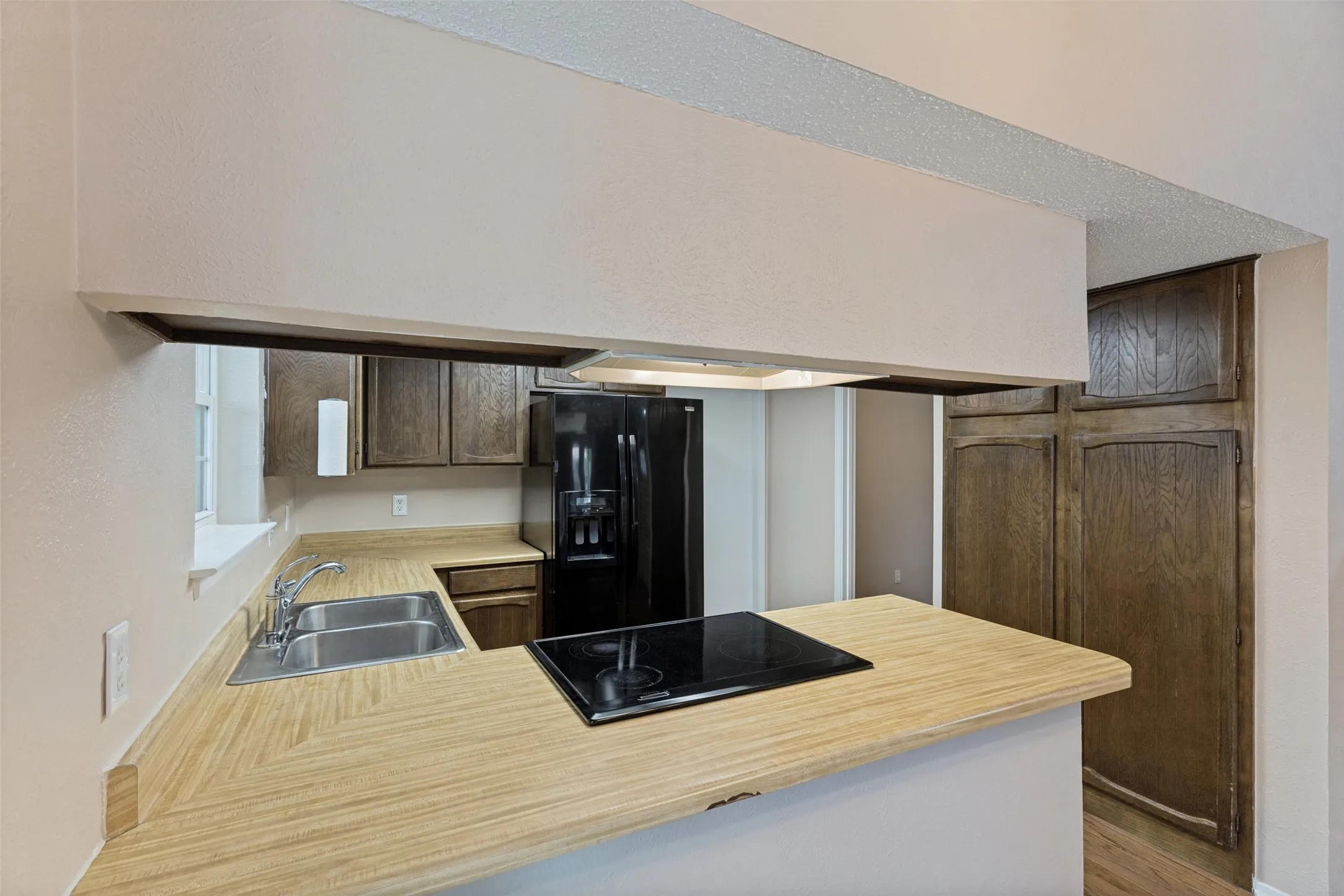 Single Family Residence For Sale in Tarrant County , 413 Goldfinch Drive, Fort Worth, Texas 76108, 3 Bedroom, 2 Bathroom, 2 Garage spaces, 1,812 Sqft, built in 1979, mls#21318467, Real Estate Agent in Fort Worth, Homes For Sale in Tarrant county, Homes For Sale in Fort Worth, Realtor in Fort Worth Texas, Real Estate Brokerage Independent Realty Texas, Luminita Cordes Realtor