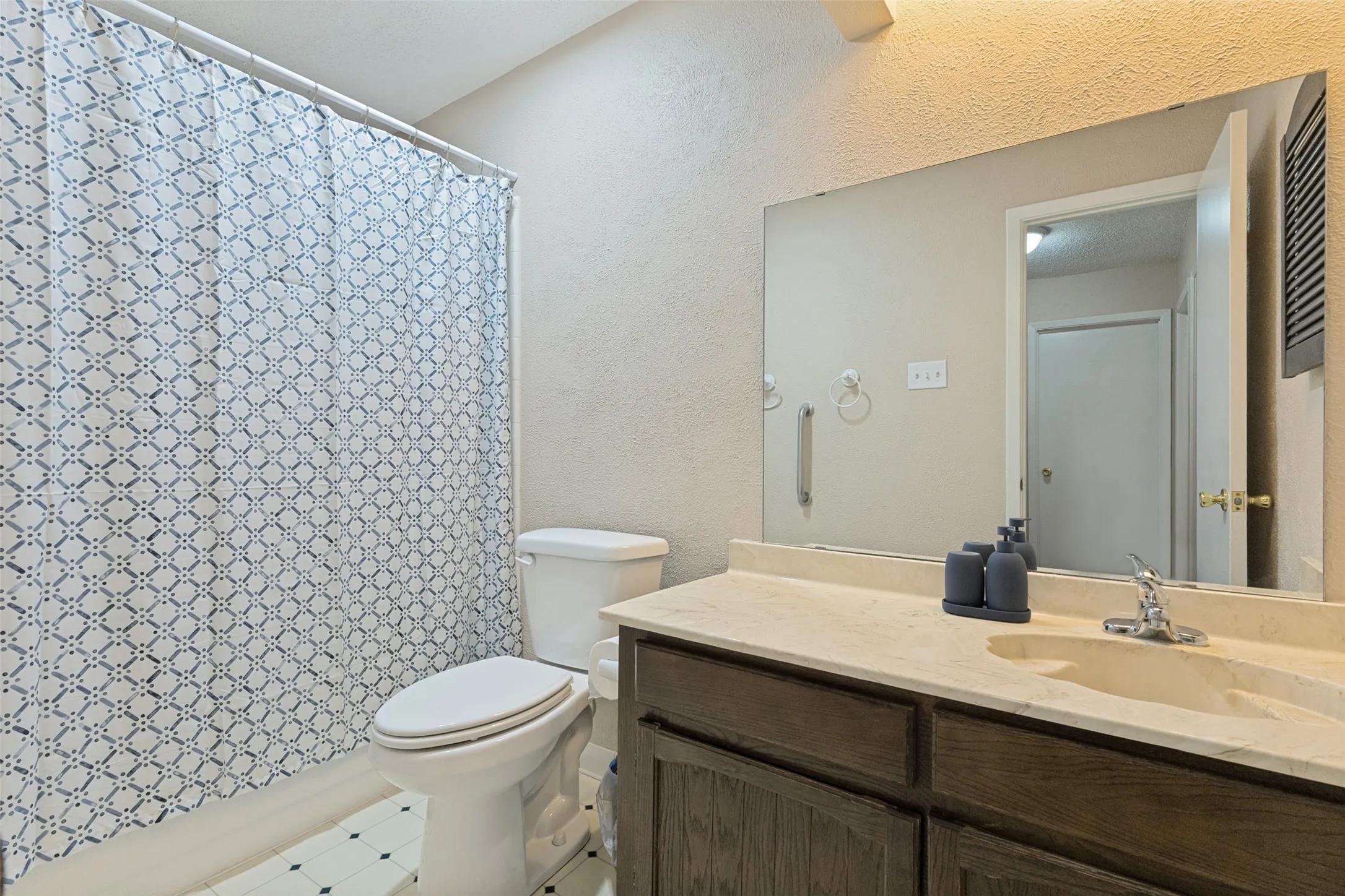 Single Family Residence For Sale in Tarrant County , 413 Goldfinch Drive, Fort Worth, Texas 76108, 3 Bedroom, 2 Bathroom, 2 Garage spaces, 1,812 Sqft, built in 1979, mls#21318467, Real Estate Agent in Fort Worth, Homes For Sale in Tarrant county, Homes For Sale in Fort Worth, Realtor in Fort Worth Texas, Real Estate Brokerage Independent Realty Texas, Luminita Cordes Realtor
