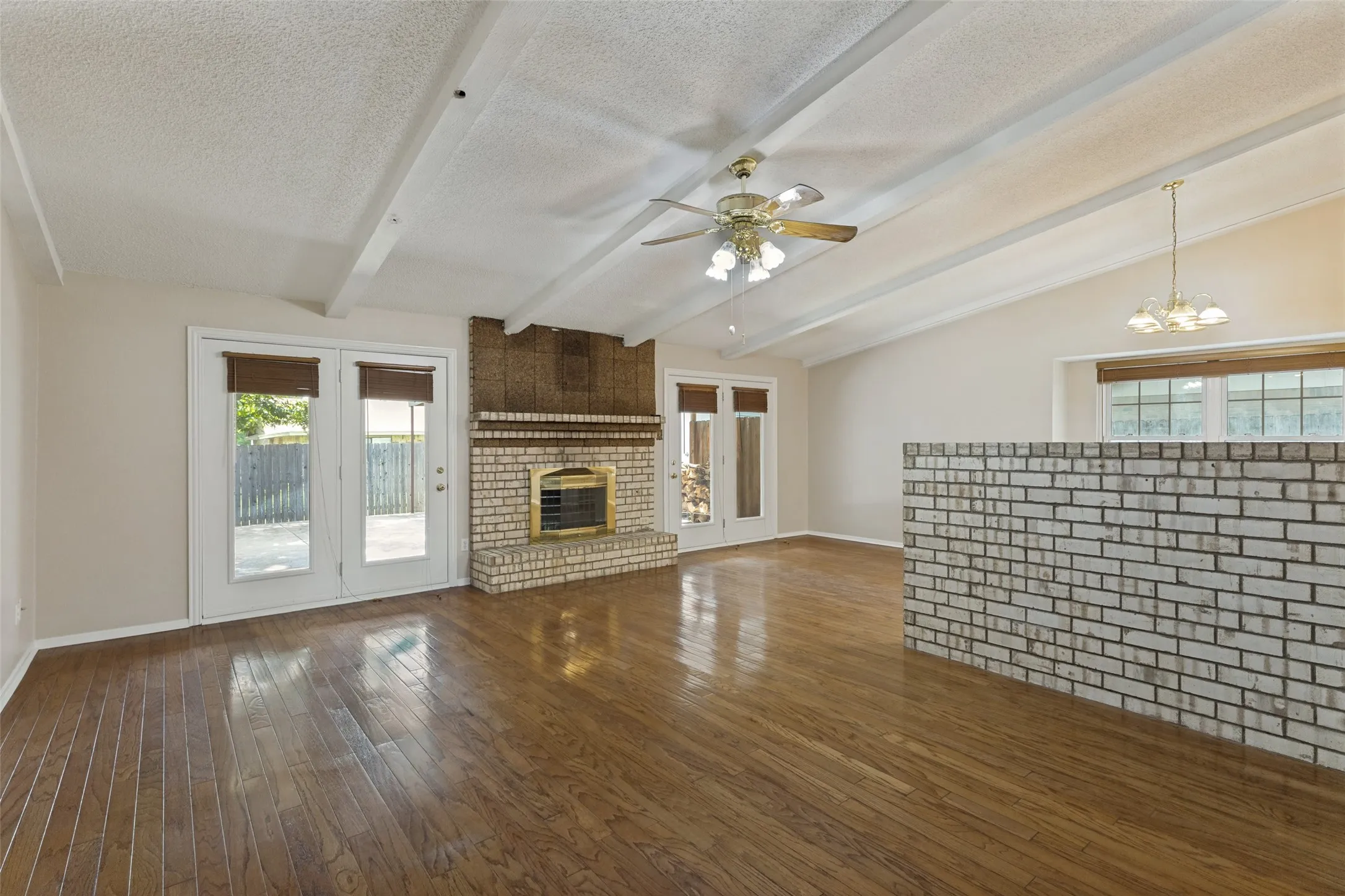 Single Family Residence For Sale in Tarrant County , 413 Goldfinch Drive, Fort Worth, Texas 76108, 3 Bedroom, 2 Bathroom, 2 Garage spaces, 1,812 Sqft, built in 1979, mls#21318467, Real Estate Agent in Fort Worth, Homes For Sale in Tarrant county, Homes For Sale in Fort Worth, Realtor in Fort Worth Texas, Real Estate Brokerage Independent Realty Texas, Luminita Cordes Realtor
