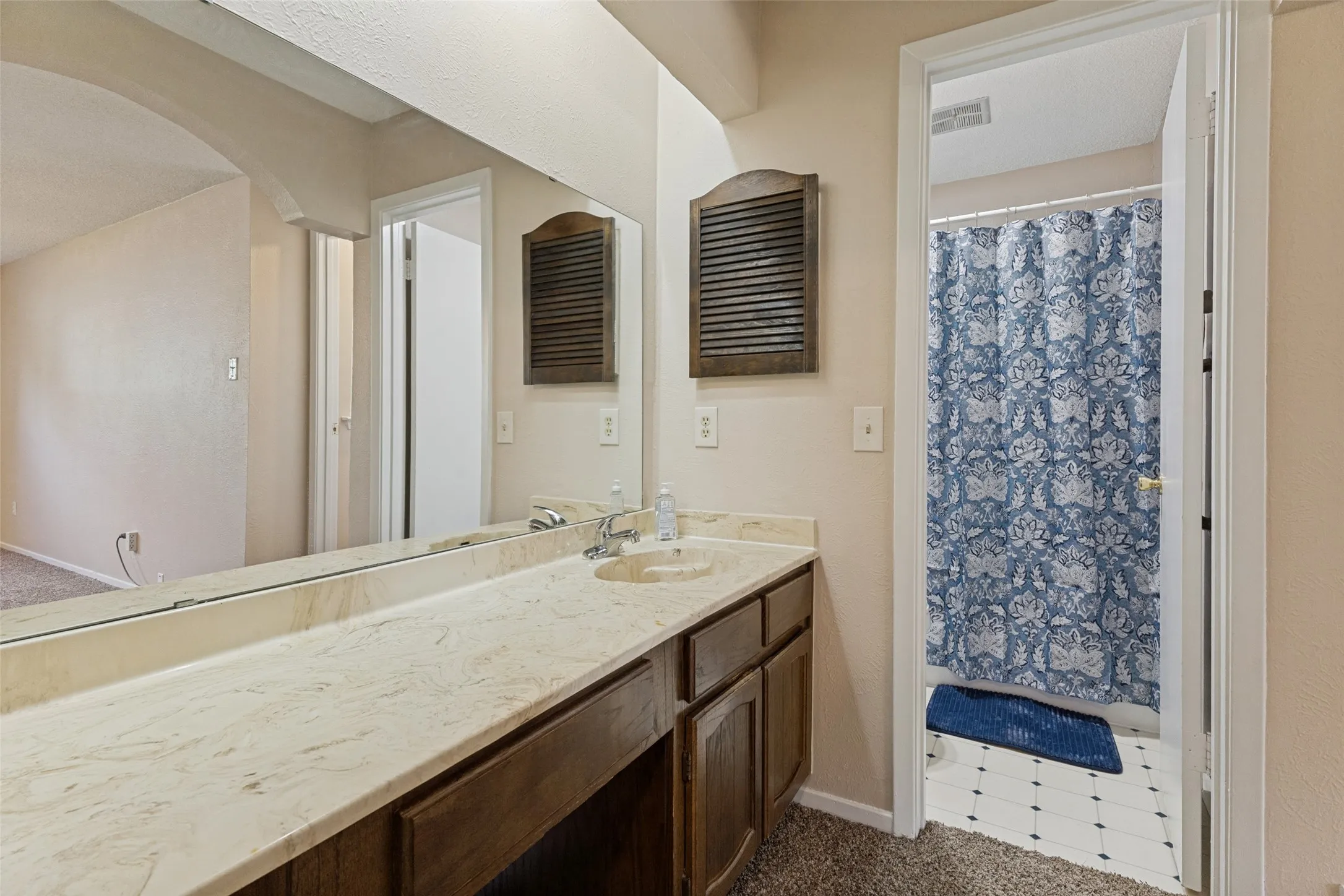 Single Family Residence For Sale in Tarrant County , 413 Goldfinch Drive, Fort Worth, Texas 76108, 3 Bedroom, 2 Bathroom, 2 Garage spaces, 1,812 Sqft, built in 1979, mls#21318467, Real Estate Agent in Fort Worth, Homes For Sale in Tarrant county, Homes For Sale in Fort Worth, Realtor in Fort Worth Texas, Real Estate Brokerage Independent Realty Texas, Luminita Cordes Realtor