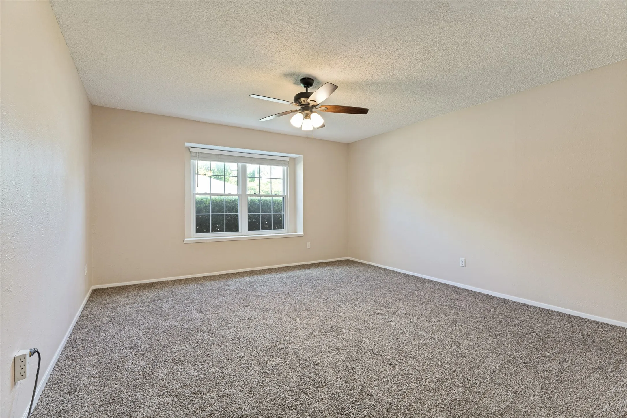 Single Family Residence For Sale in Tarrant County , 413 Goldfinch Drive, Fort Worth, Texas 76108, 3 Bedroom, 2 Bathroom, 2 Garage spaces, 1,812 Sqft, built in 1979, mls#21318467, Real Estate Agent in Fort Worth, Homes For Sale in Tarrant county, Homes For Sale in Fort Worth, Realtor in Fort Worth Texas, Real Estate Brokerage Independent Realty Texas, Luminita Cordes Realtor