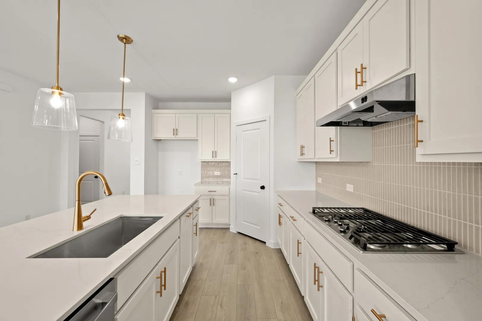 15_664 Tyronza- Kitchen-3