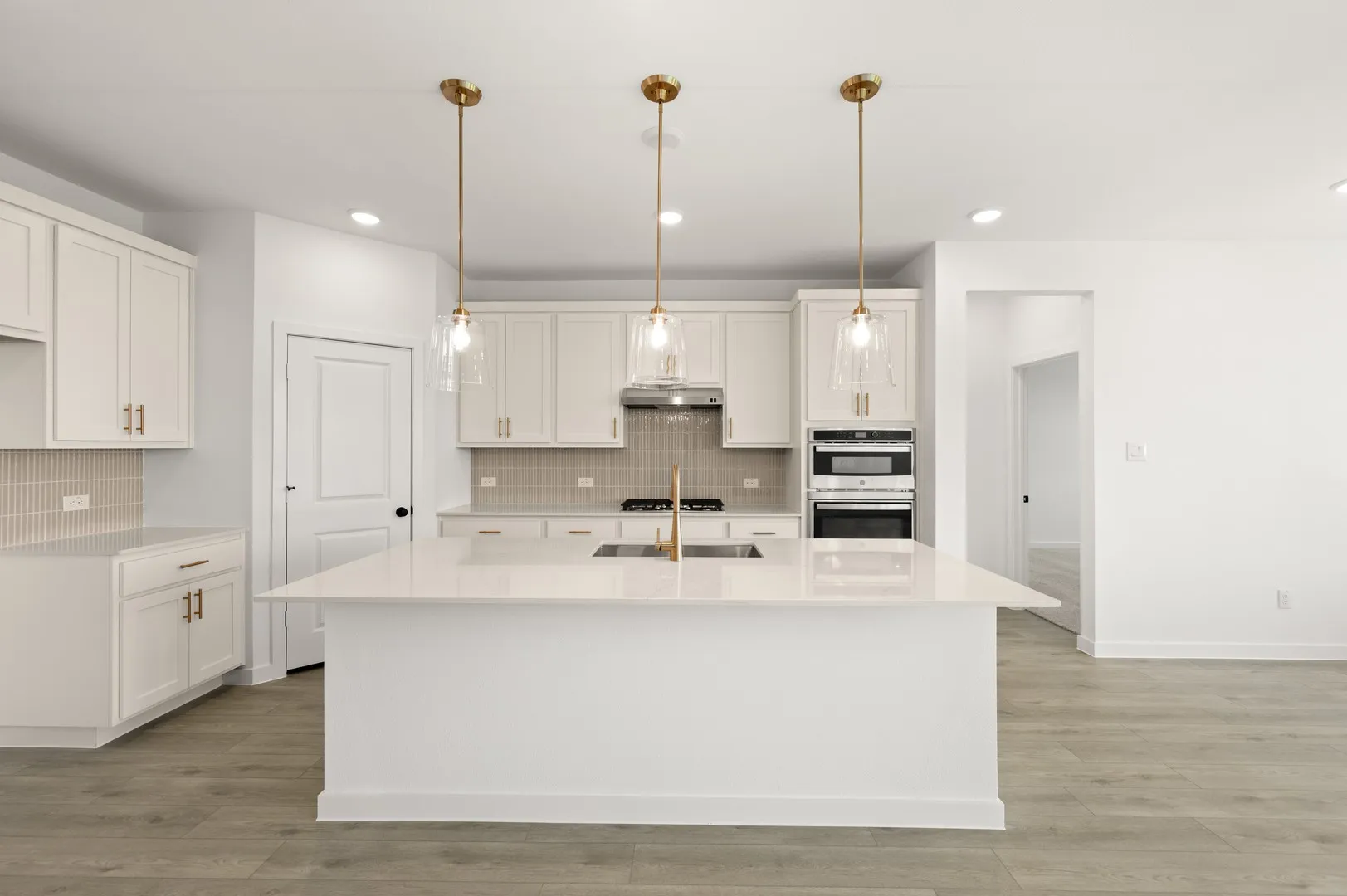 11_664 Tyronza- Kitchen-1