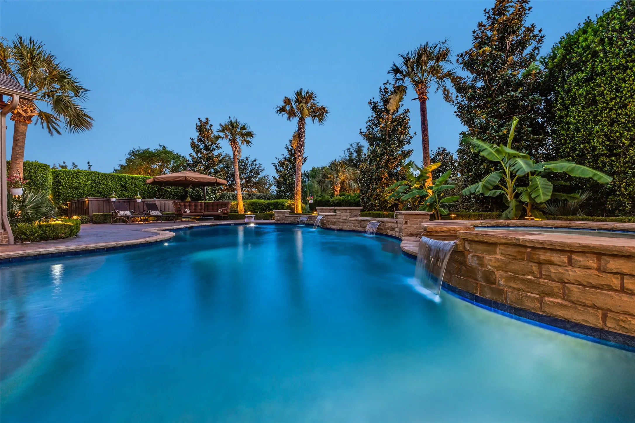 Spectacular resort feel in this very private back yard.