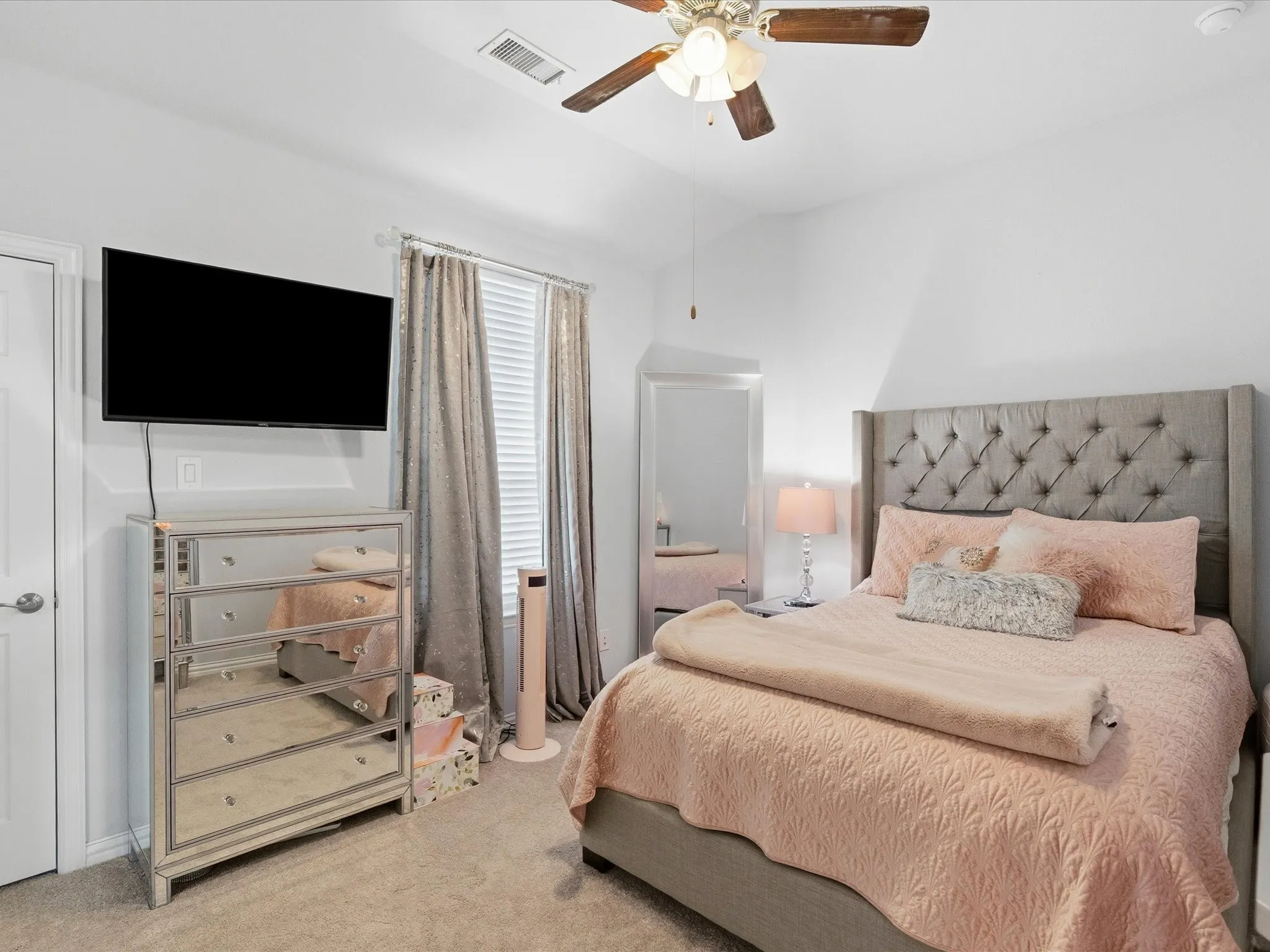 Secondary bedroom (3)