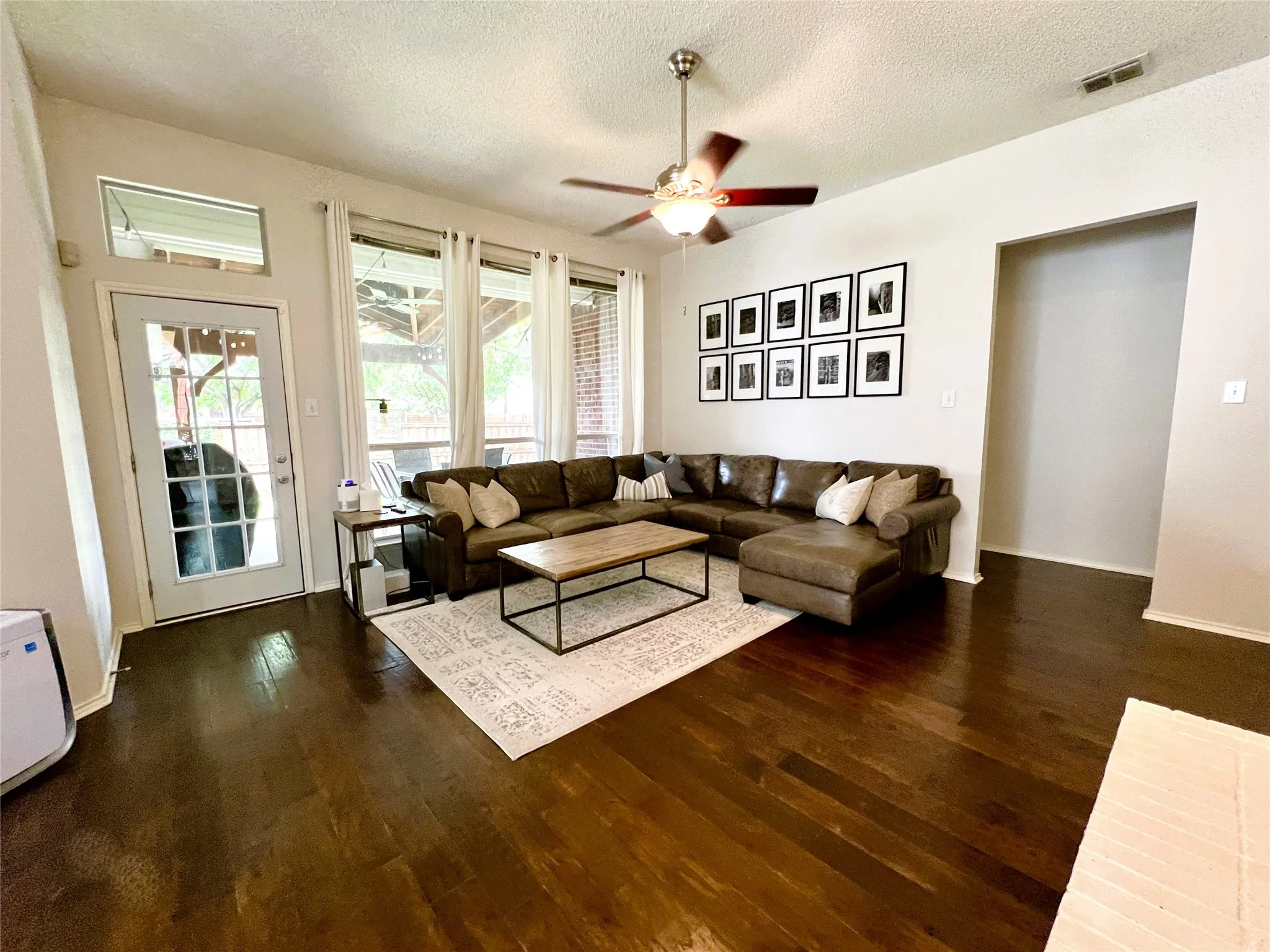Single Family Residence For Rent in Collin County , 11413 Huntington Road, Frisco, Texas 75035, 4 Bedroom, 2 Bathroom, 2 Garage spaces, 1,860 Sqft, built in 1995, mls#21325545, Real Estate Agent in Frisco, Homes For Rent in Collin county, Homes For Rent in Frisco, Realtor in Frisco Texas, Real Estate Brokerage Independent Realty Texas, Luminita Cordes Realtor