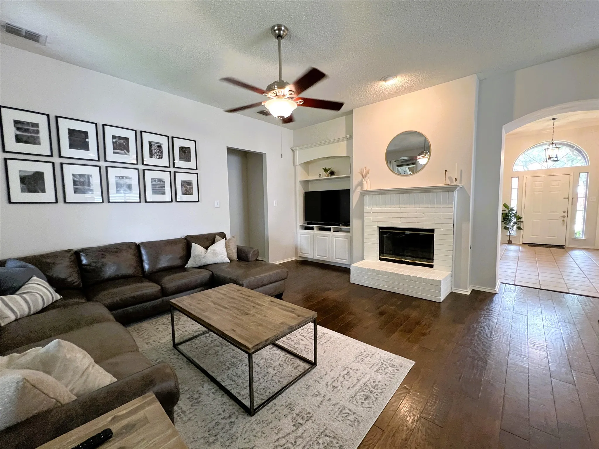 Single Family Residence For Rent in Collin County , 11413 Huntington Road, Frisco, Texas 75035, 4 Bedroom, 2 Bathroom, 2 Garage spaces, 1,860 Sqft, built in 1995, mls#21325545, Real Estate Agent in Frisco, Homes For Rent in Collin county, Homes For Rent in Frisco, Realtor in Frisco Texas, Real Estate Brokerage Independent Realty Texas, Luminita Cordes Realtor