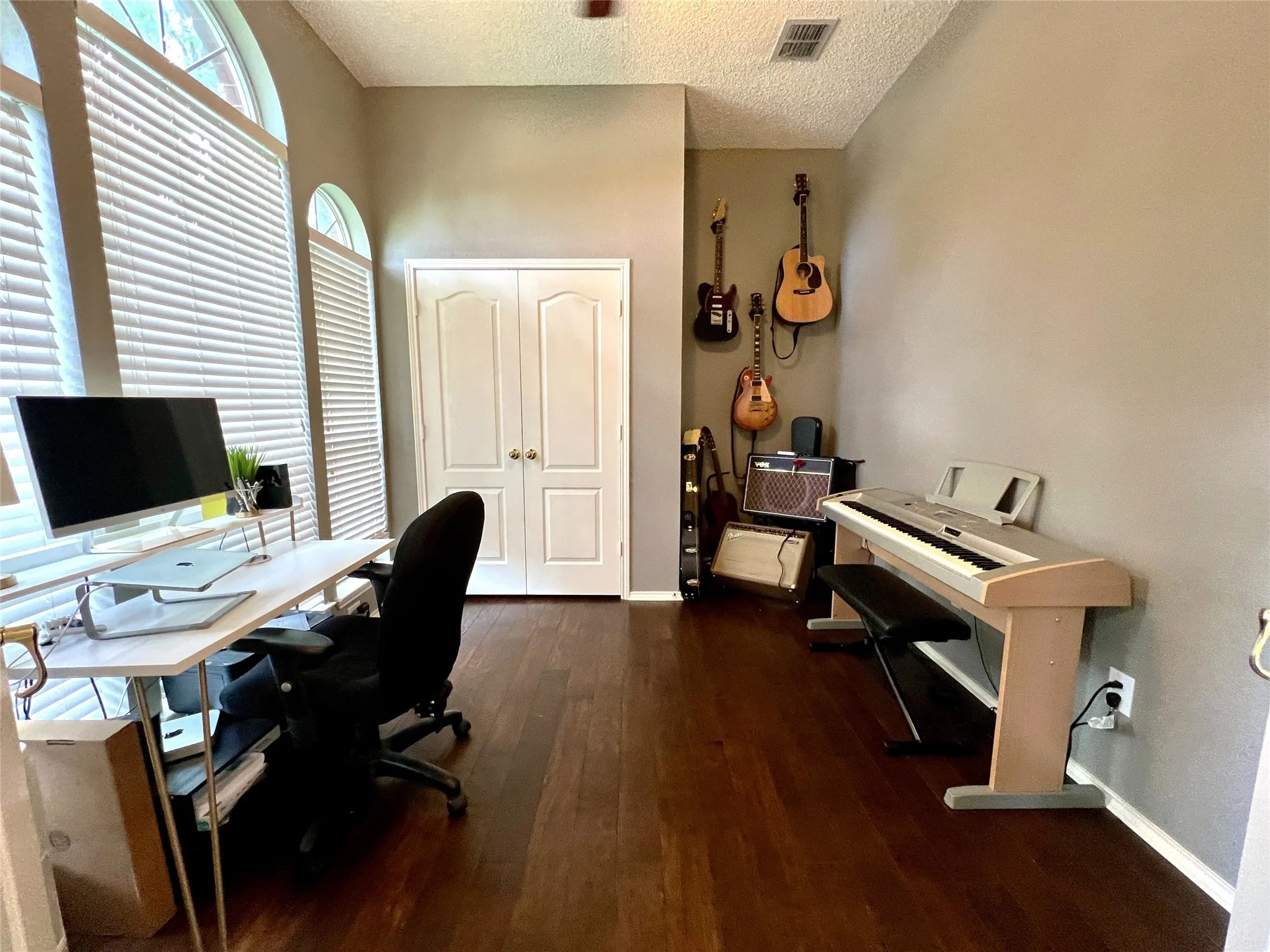 Single Family Residence For Rent in Collin County , 11413 Huntington Road, Frisco, Texas 75035, 4 Bedroom, 2 Bathroom, 2 Garage spaces, 1,860 Sqft, built in 1995, mls#21325545, Real Estate Agent in Frisco, Homes For Rent in Collin county, Homes For Rent in Frisco, Realtor in Frisco Texas, Real Estate Brokerage Independent Realty Texas, Luminita Cordes Realtor
