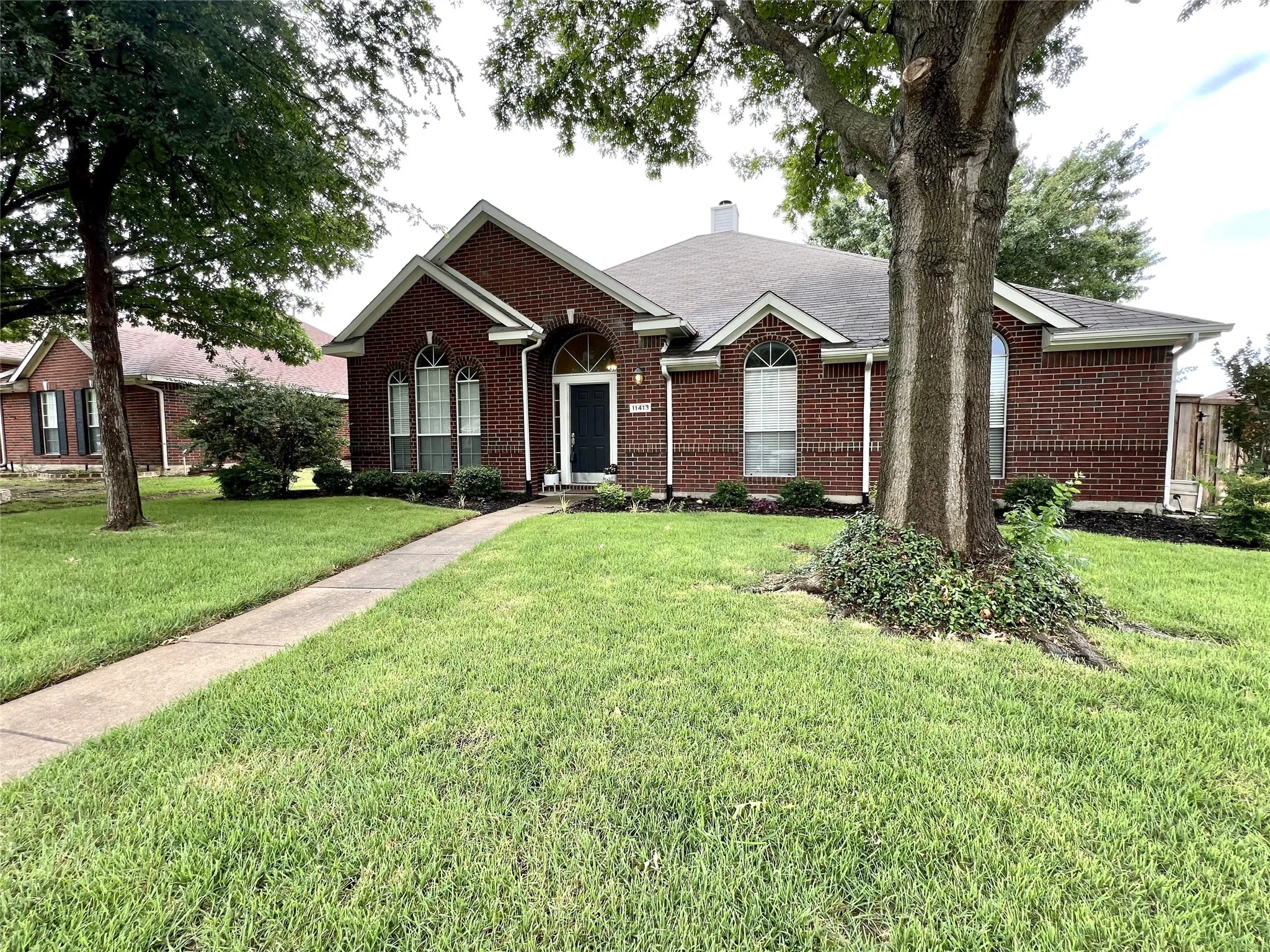 Single Family Residence For Rent in Collin County , 11413 Huntington Road, Frisco, Texas 75035, 4 Bedroom, 2 Bathroom, 2 Garage spaces, 1,860 Sqft, built in 1995, mls#21325545, Real Estate Agent in Frisco, Homes For Rent in Collin county, Homes For Rent in Frisco, Realtor in Frisco Texas, Real Estate Brokerage Independent Realty Texas, Luminita Cordes Realtor