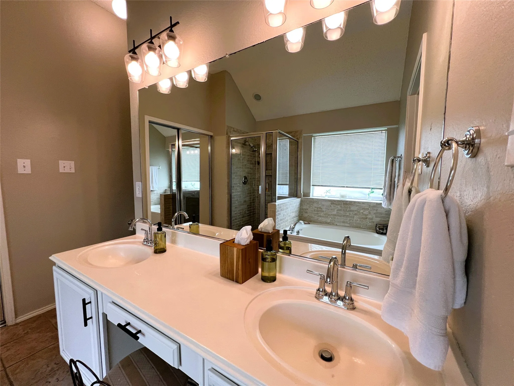 Single Family Residence For Rent in Collin County , 11413 Huntington Road, Frisco, Texas 75035, 4 Bedroom, 2 Bathroom, 2 Garage spaces, 1,860 Sqft, built in 1995, mls#21325545, Real Estate Agent in Frisco, Homes For Rent in Collin county, Homes For Rent in Frisco, Realtor in Frisco Texas, Real Estate Brokerage Independent Realty Texas, Luminita Cordes Realtor