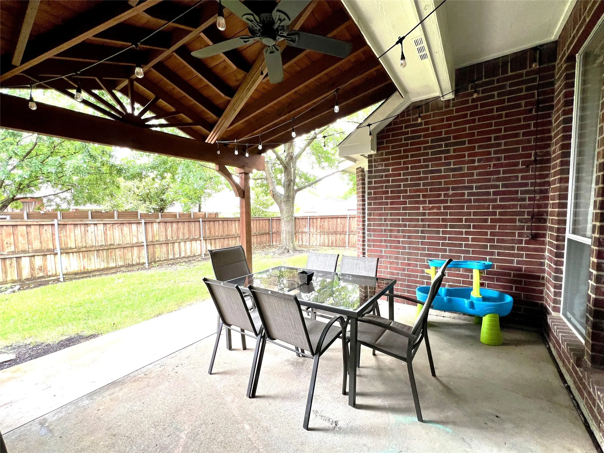Single Family Residence For Rent in Collin County , 11413 Huntington Road, Frisco, Texas 75035, 4 Bedroom, 2 Bathroom, 2 Garage spaces, 1,860 Sqft, built in 1995, mls#21325545, Real Estate Agent in Frisco, Homes For Rent in Collin county, Homes For Rent in Frisco, Realtor in Frisco Texas, Real Estate Brokerage Independent Realty Texas, Luminita Cordes Realtor