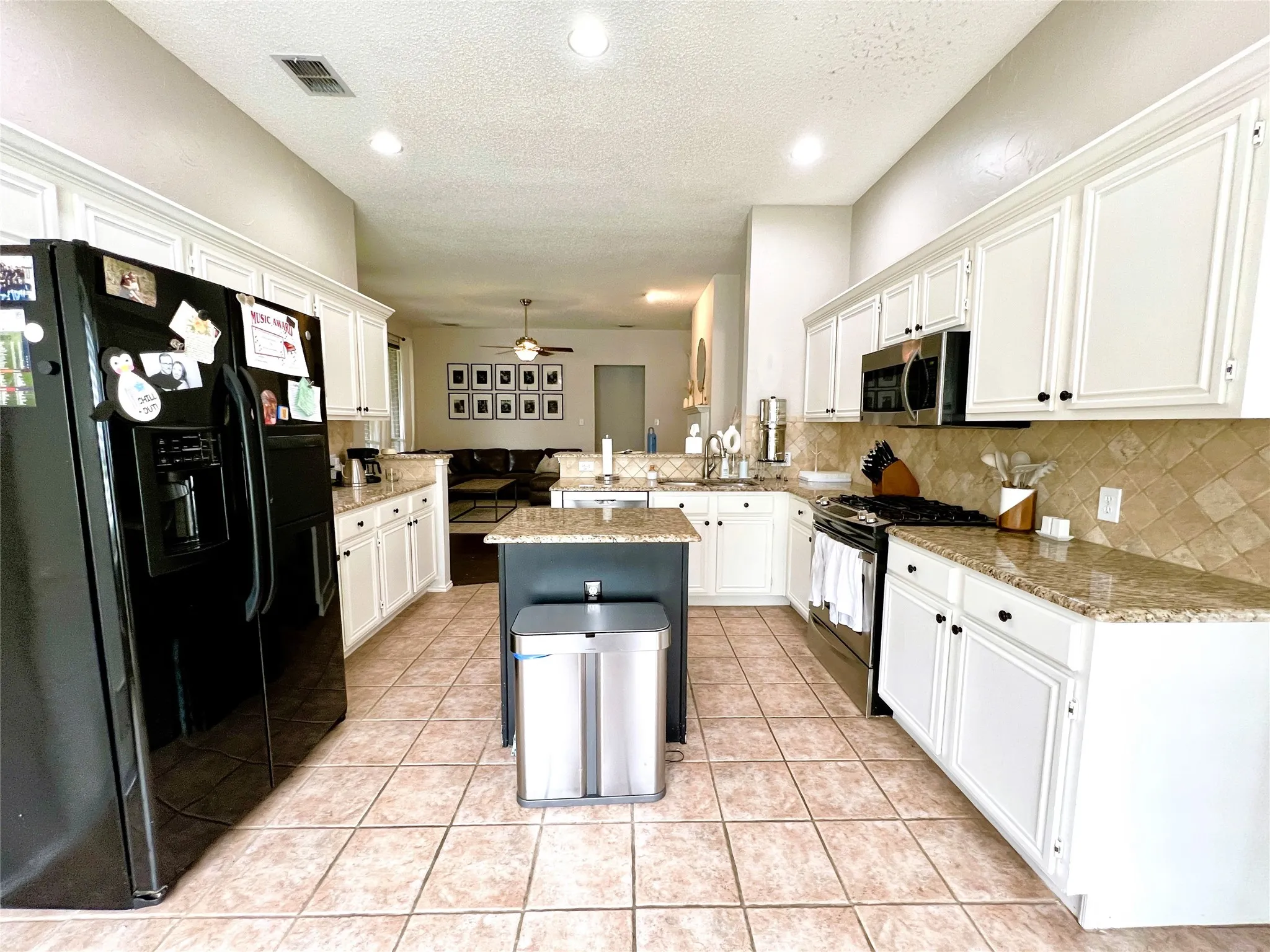 Single Family Residence For Rent in Collin County , 11413 Huntington Road, Frisco, Texas 75035, 4 Bedroom, 2 Bathroom, 2 Garage spaces, 1,860 Sqft, built in 1995, mls#21325545, Real Estate Agent in Frisco, Homes For Rent in Collin county, Homes For Rent in Frisco, Realtor in Frisco Texas, Real Estate Brokerage Independent Realty Texas, Luminita Cordes Realtor