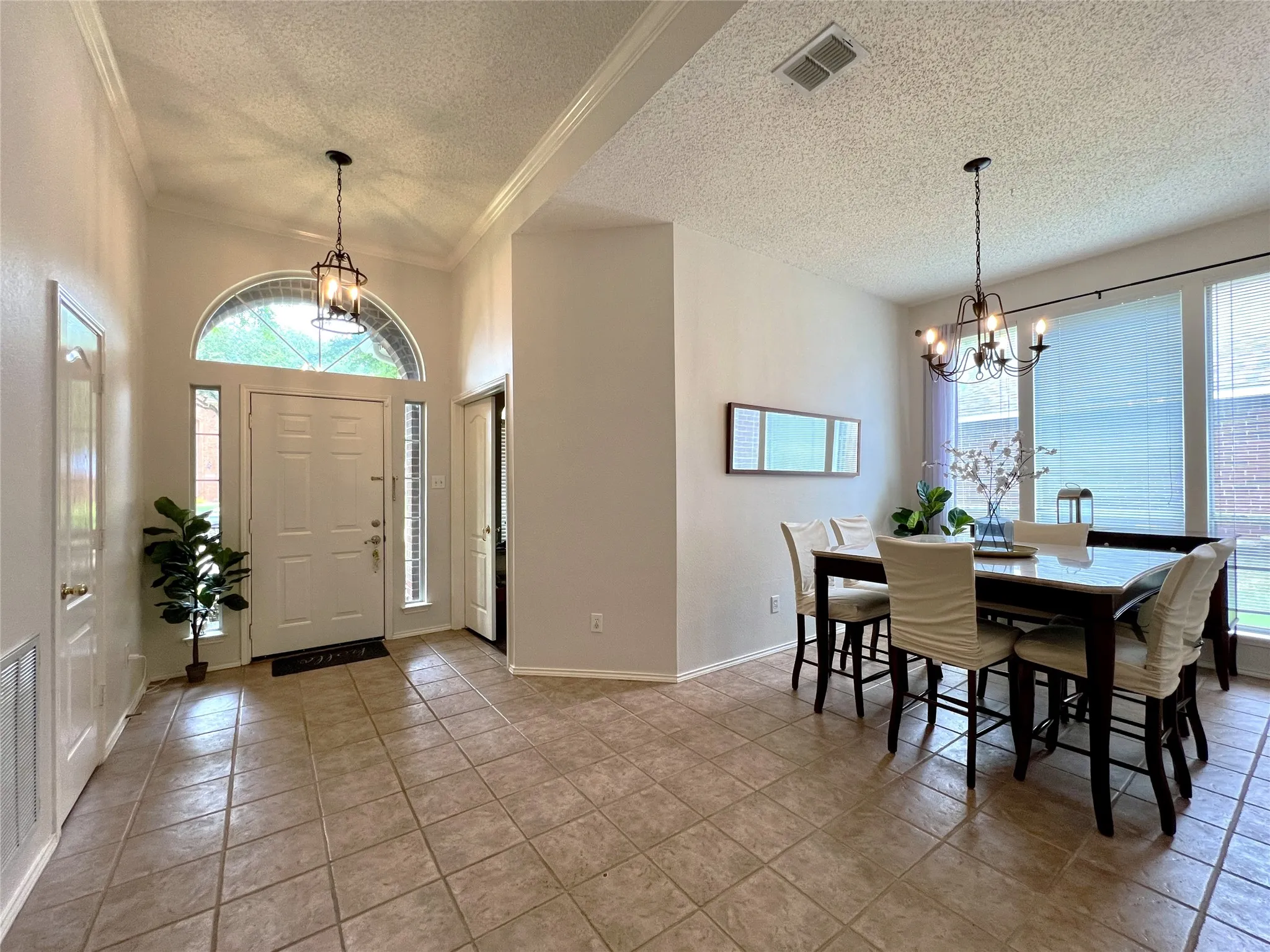 Single Family Residence For Rent in Collin County , 11413 Huntington Road, Frisco, Texas 75035, 4 Bedroom, 2 Bathroom, 2 Garage spaces, 1,860 Sqft, built in 1995, mls#21325545, Real Estate Agent in Frisco, Homes For Rent in Collin county, Homes For Rent in Frisco, Realtor in Frisco Texas, Real Estate Brokerage Independent Realty Texas, Luminita Cordes Realtor