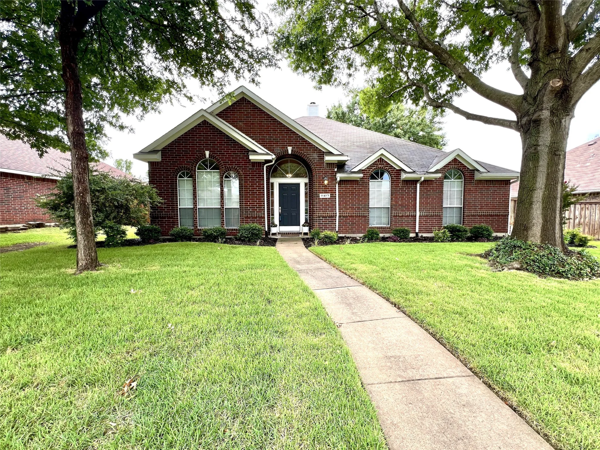 Single Family Residence For Rent in Collin County , 11413 Huntington Road, Frisco, Texas 75035, 4 Bedroom, 2 Bathroom, 2 Garage spaces, 1,860 Sqft, built in 1995, mls#21325545, Real Estate Agent in Frisco, Homes For Rent in Collin county, Homes For Rent in Frisco, Realtor in Frisco Texas, Real Estate Brokerage Independent Realty Texas, Luminita Cordes Realtor