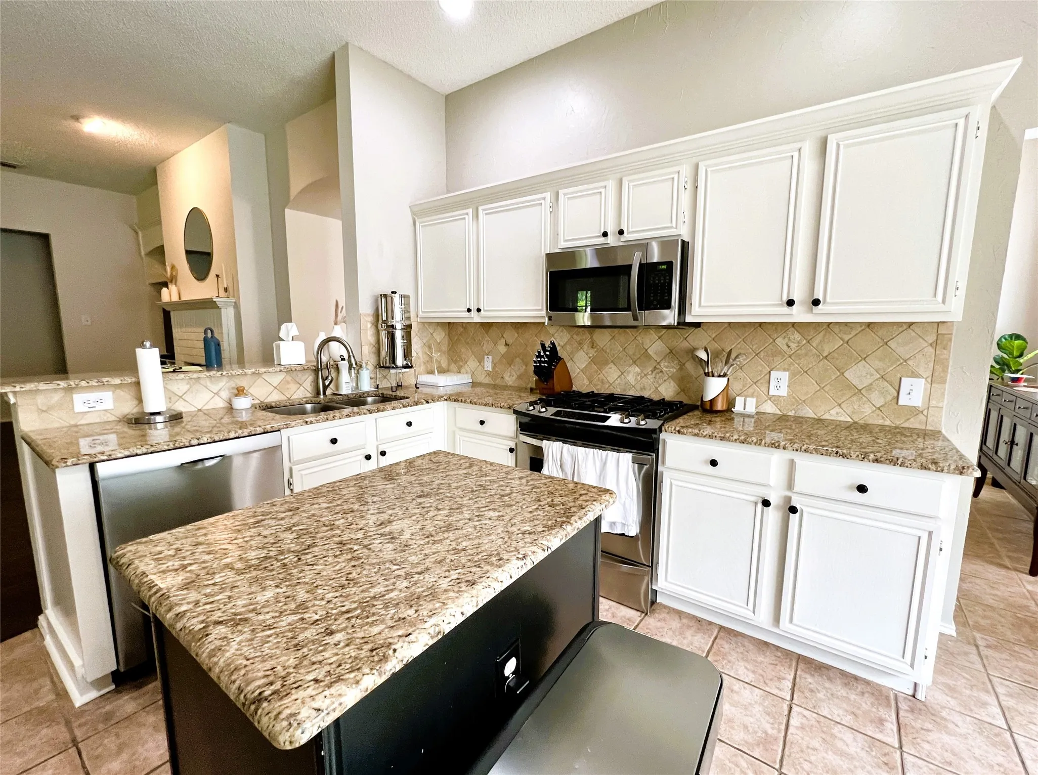 Single Family Residence For Rent in Collin County , 11413 Huntington Road, Frisco, Texas 75035, 4 Bedroom, 2 Bathroom, 2 Garage spaces, 1,860 Sqft, built in 1995, mls#21325545, Real Estate Agent in Frisco, Homes For Rent in Collin county, Homes For Rent in Frisco, Realtor in Frisco Texas, Real Estate Brokerage Independent Realty Texas, Luminita Cordes Realtor