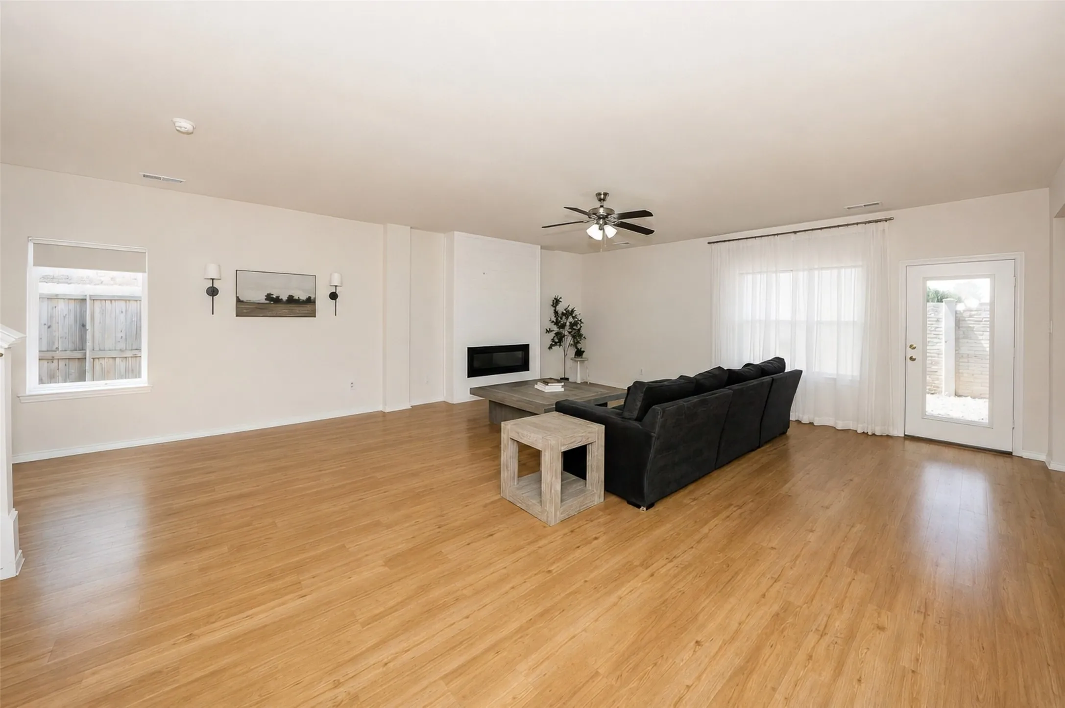 Single Family Residence For Sale in Dallas County , 256 Natalie Drive, Grand Prairie, Texas 75051, 4 Bedroom, 3 Bathroom, 2 Garage spaces, 2,408 Sqft, built in 2022, mls#21311808, Real Estate Agent in Grand Prairie, Homes For Sale in Dallas county, Homes For Sale in Grand Prairie, Realtor in Grand Prairie Texas, Real Estate Brokerage Independent Realty Texas, Luminita Cordes Realtor