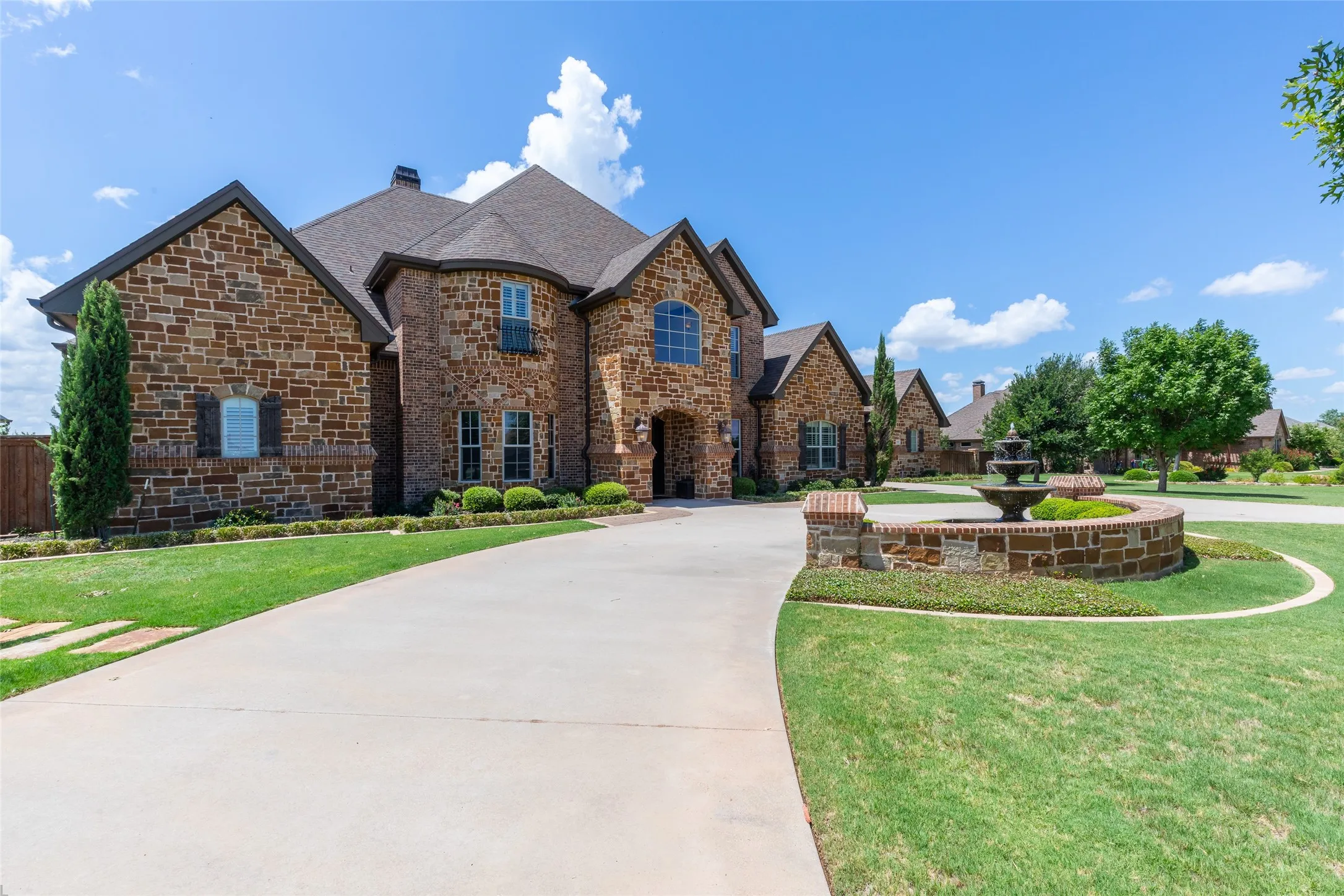 Single Family Residence For Sale in Taylor County , 709 Prosperity Road, Abilene, Texas 79602, 5 Bedroom, 6 Bathroom, 4 Garage spaces, 5,382 Sqft, built in 2015, mls#21324144, Real Estate Agent in Abilene, Homes For Sale in Taylor county, Homes For Sale in Abilene, Realtor in Abilene Texas, Real Estate Brokerage Independent Realty Texas, Luminita Cordes Realtor