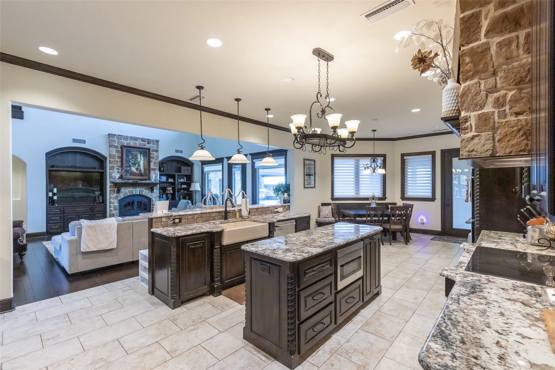 Single Family Residence For Sale in Taylor County , 709 Prosperity Road, Abilene, Texas 79602, 5 Bedroom, 6 Bathroom, 4 Garage spaces, 5,382 Sqft, built in 2015, mls#21324144, Real Estate Agent in Abilene, Homes For Sale in Taylor county, Homes For Sale in Abilene, Realtor in Abilene Texas, Real Estate Brokerage Independent Realty Texas, Luminita Cordes Realtor