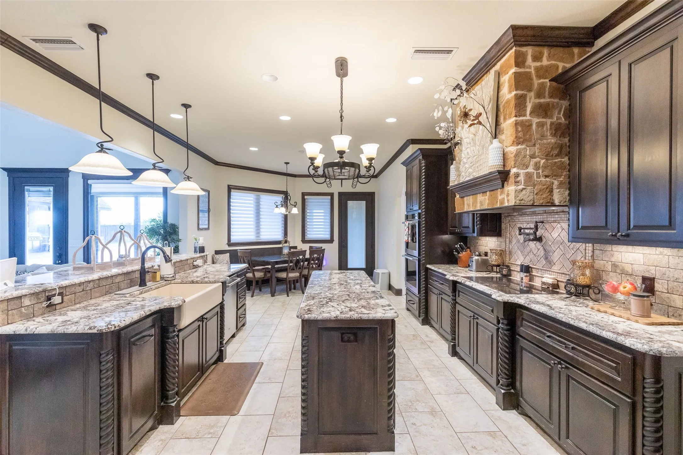 Single Family Residence For Sale in Taylor County , 709 Prosperity Road, Abilene, Texas 79602, 5 Bedroom, 6 Bathroom, 4 Garage spaces, 5,382 Sqft, built in 2015, mls#21324144, Real Estate Agent in Abilene, Homes For Sale in Taylor county, Homes For Sale in Abilene, Realtor in Abilene Texas, Real Estate Brokerage Independent Realty Texas, Luminita Cordes Realtor