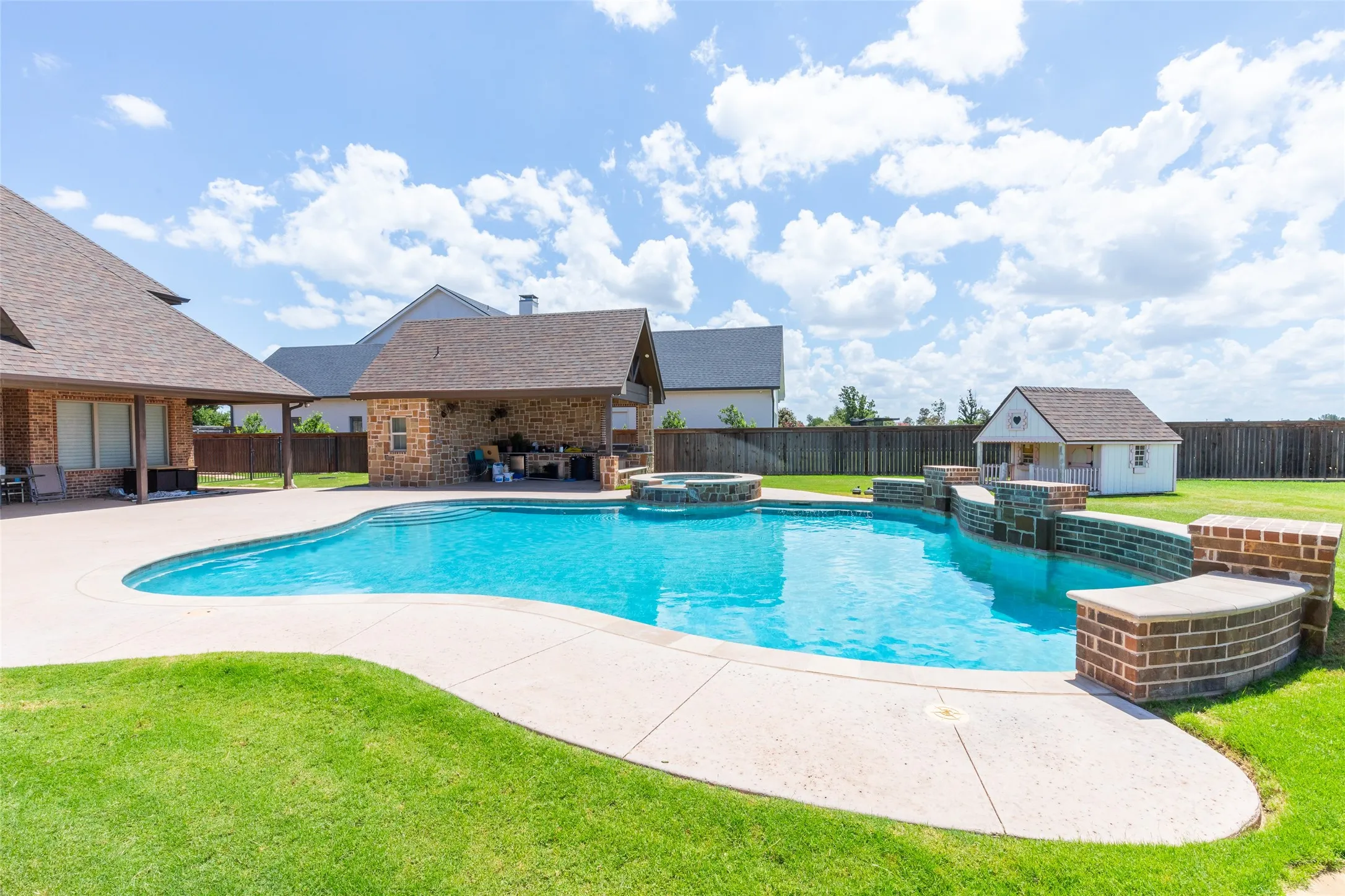 Single Family Residence For Sale in Taylor County , 709 Prosperity Road, Abilene, Texas 79602, 5 Bedroom, 6 Bathroom, 4 Garage spaces, 5,382 Sqft, built in 2015, mls#21324144, Real Estate Agent in Abilene, Homes For Sale in Taylor county, Homes For Sale in Abilene, Realtor in Abilene Texas, Real Estate Brokerage Independent Realty Texas, Luminita Cordes Realtor