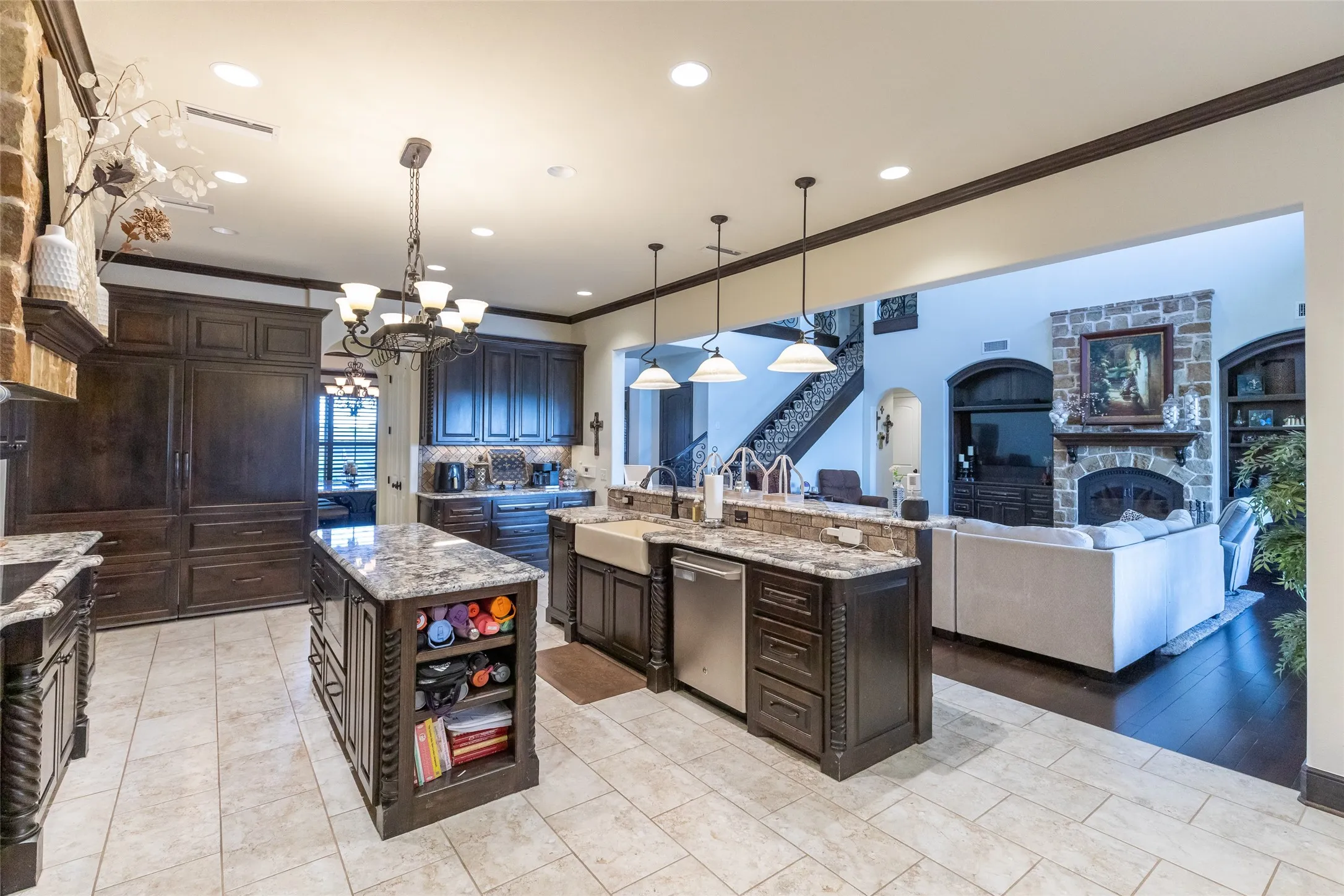 Single Family Residence For Sale in Taylor County , 709 Prosperity Road, Abilene, Texas 79602, 5 Bedroom, 6 Bathroom, 4 Garage spaces, 5,382 Sqft, built in 2015, mls#21324144, Real Estate Agent in Abilene, Homes For Sale in Taylor county, Homes For Sale in Abilene, Realtor in Abilene Texas, Real Estate Brokerage Independent Realty Texas, Luminita Cordes Realtor