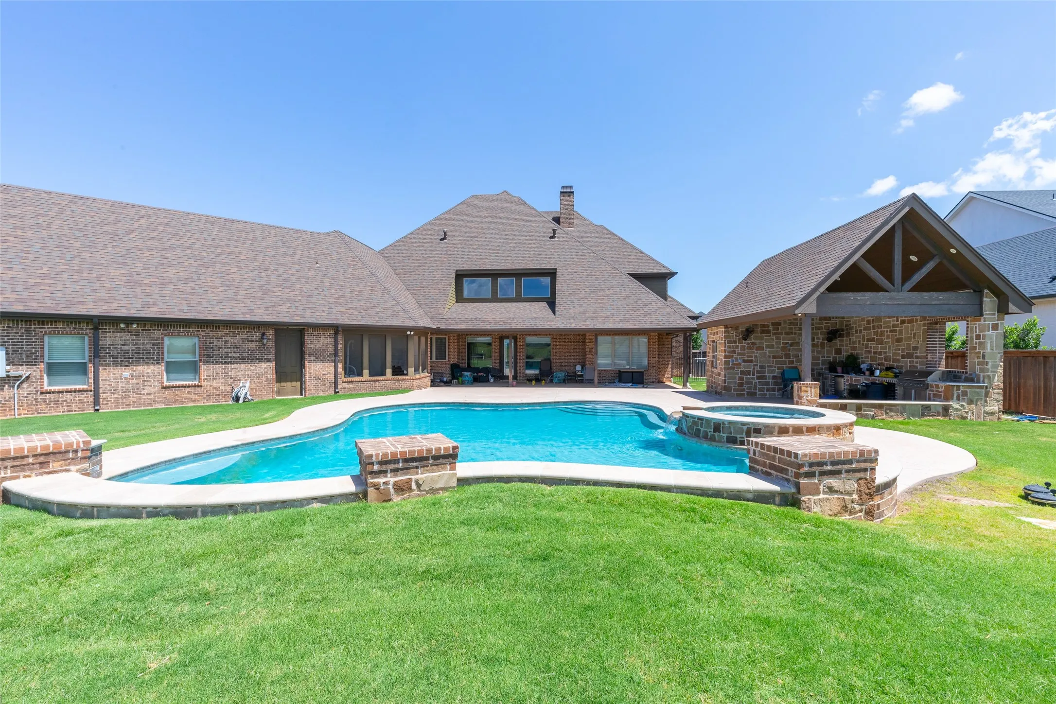 Single Family Residence For Sale in Taylor County , 709 Prosperity Road, Abilene, Texas 79602, 5 Bedroom, 6 Bathroom, 4 Garage spaces, 5,382 Sqft, built in 2015, mls#21324144, Real Estate Agent in Abilene, Homes For Sale in Taylor county, Homes For Sale in Abilene, Realtor in Abilene Texas, Real Estate Brokerage Independent Realty Texas, Luminita Cordes Realtor