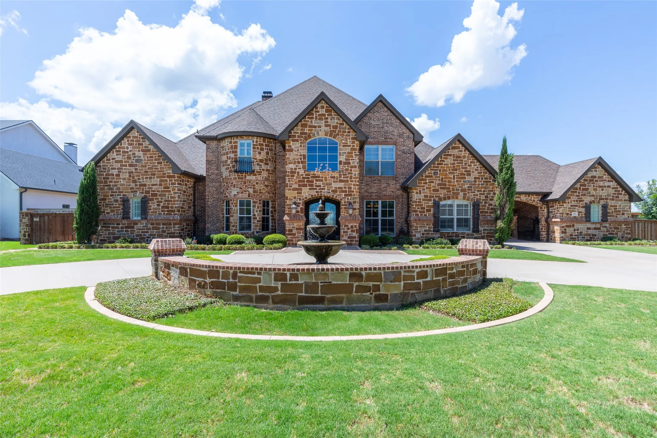 Single Family Residence For Sale in Taylor County , 709 Prosperity Road, Abilene, Texas 79602, 5 Bedroom, 6 Bathroom, 4 Garage spaces, 5,382 Sqft, built in 2015, mls#21324144, Real Estate Agent in Abilene, Homes For Sale in Taylor county, Homes For Sale in Abilene, Realtor in Abilene Texas, Real Estate Brokerage Independent Realty Texas, Luminita Cordes Realtor