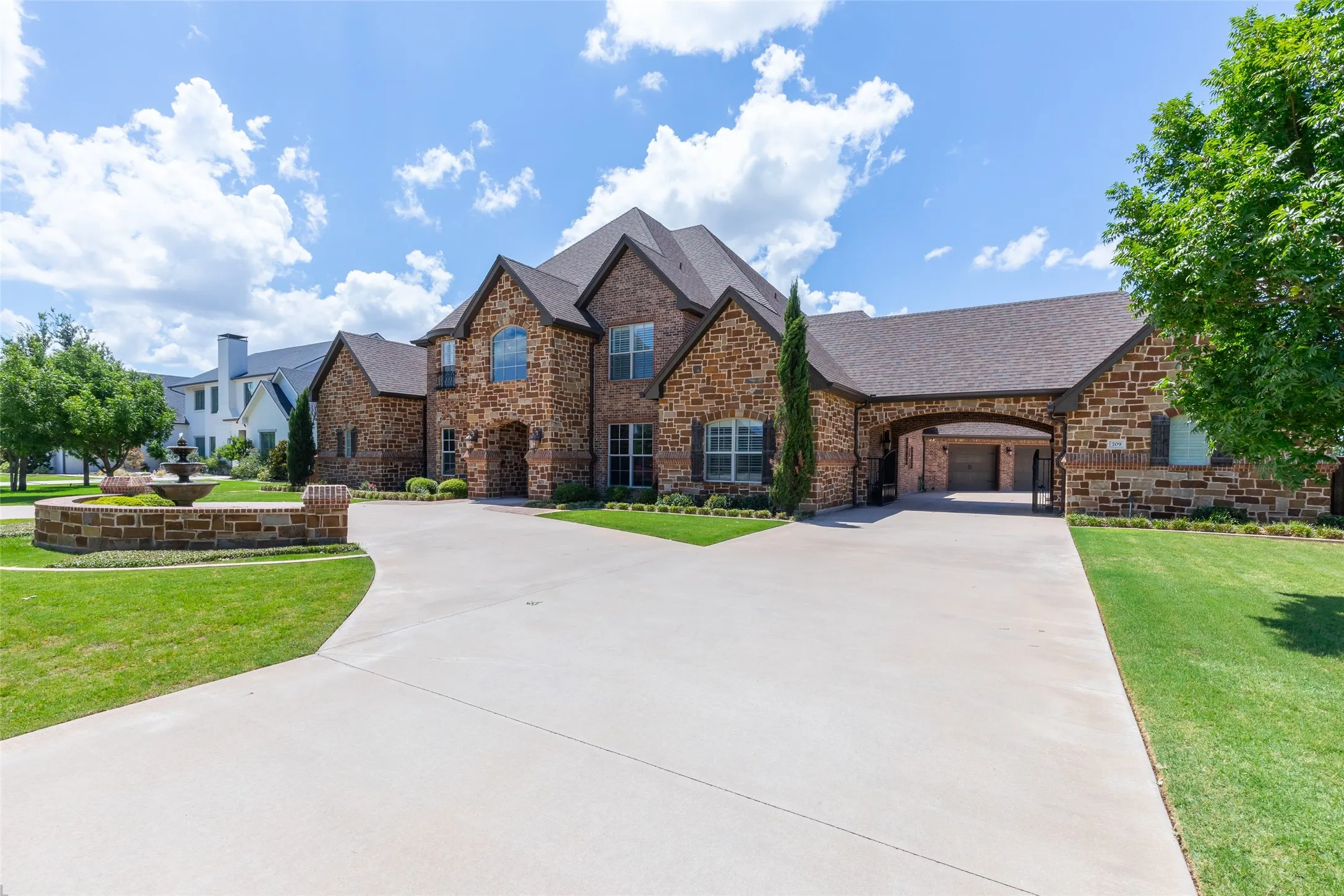 Single Family Residence For Sale in Taylor County , 709 Prosperity Road, Abilene, Texas 79602, 5 Bedroom, 6 Bathroom, 4 Garage spaces, 5,382 Sqft, built in 2015, mls#21324144, Real Estate Agent in Abilene, Homes For Sale in Taylor county, Homes For Sale in Abilene, Realtor in Abilene Texas, Real Estate Brokerage Independent Realty Texas, Luminita Cordes Realtor