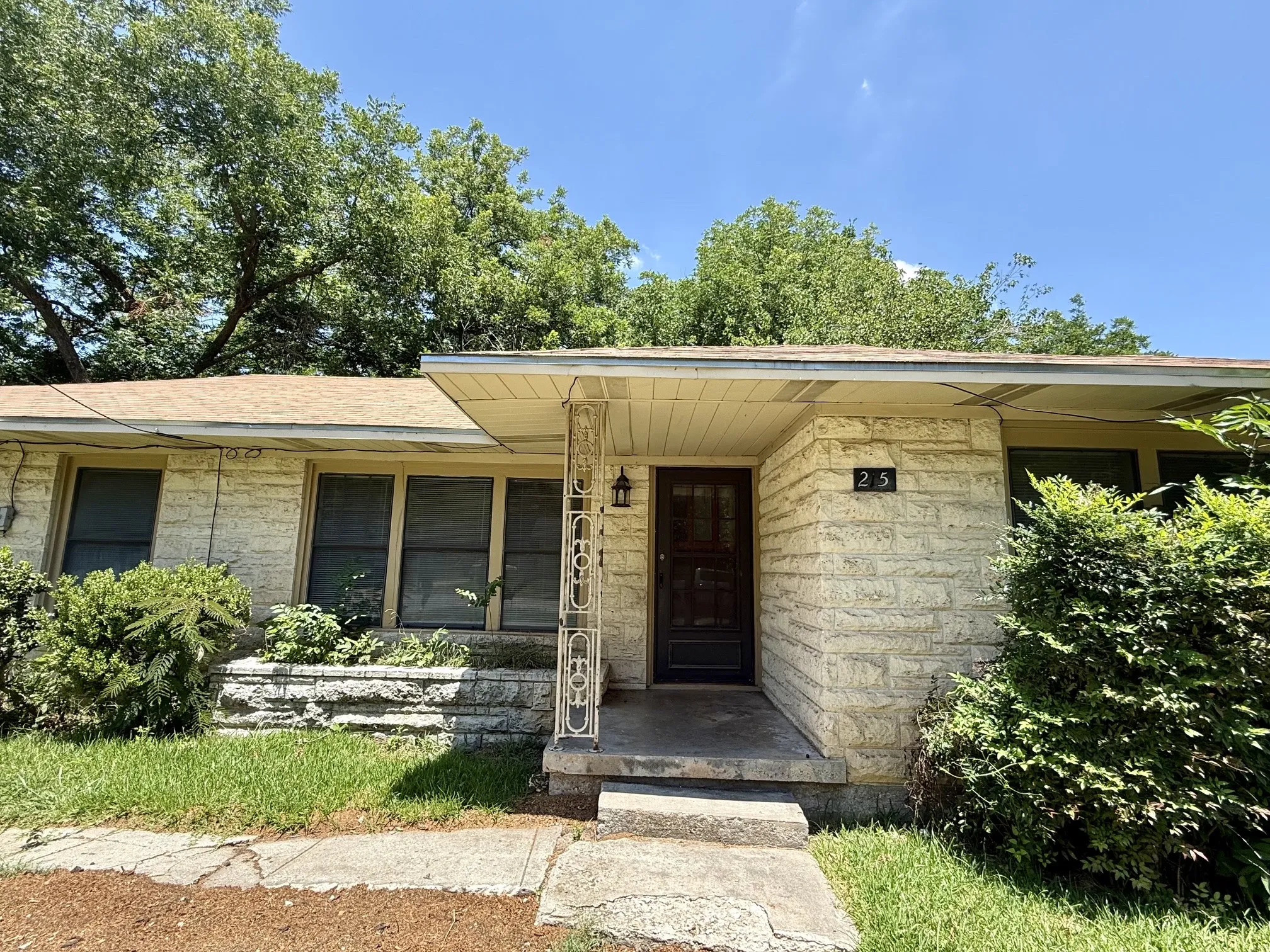 Single Family Residence For Sale in Cooke County , 215 W Tennie Street, Gainesville, Texas 76240, 3 Bedroom, 1 Bathroom, Garage spaces, 1,415 Sqft, built in 1963, mls#21325185, Real Estate Agent in Gainesville, Homes For Sale in Cooke county, Homes For Sale in Gainesville, Realtor in Gainesville Texas, Real Estate Brokerage Independent Realty Texas, Luminita Cordes Realtor