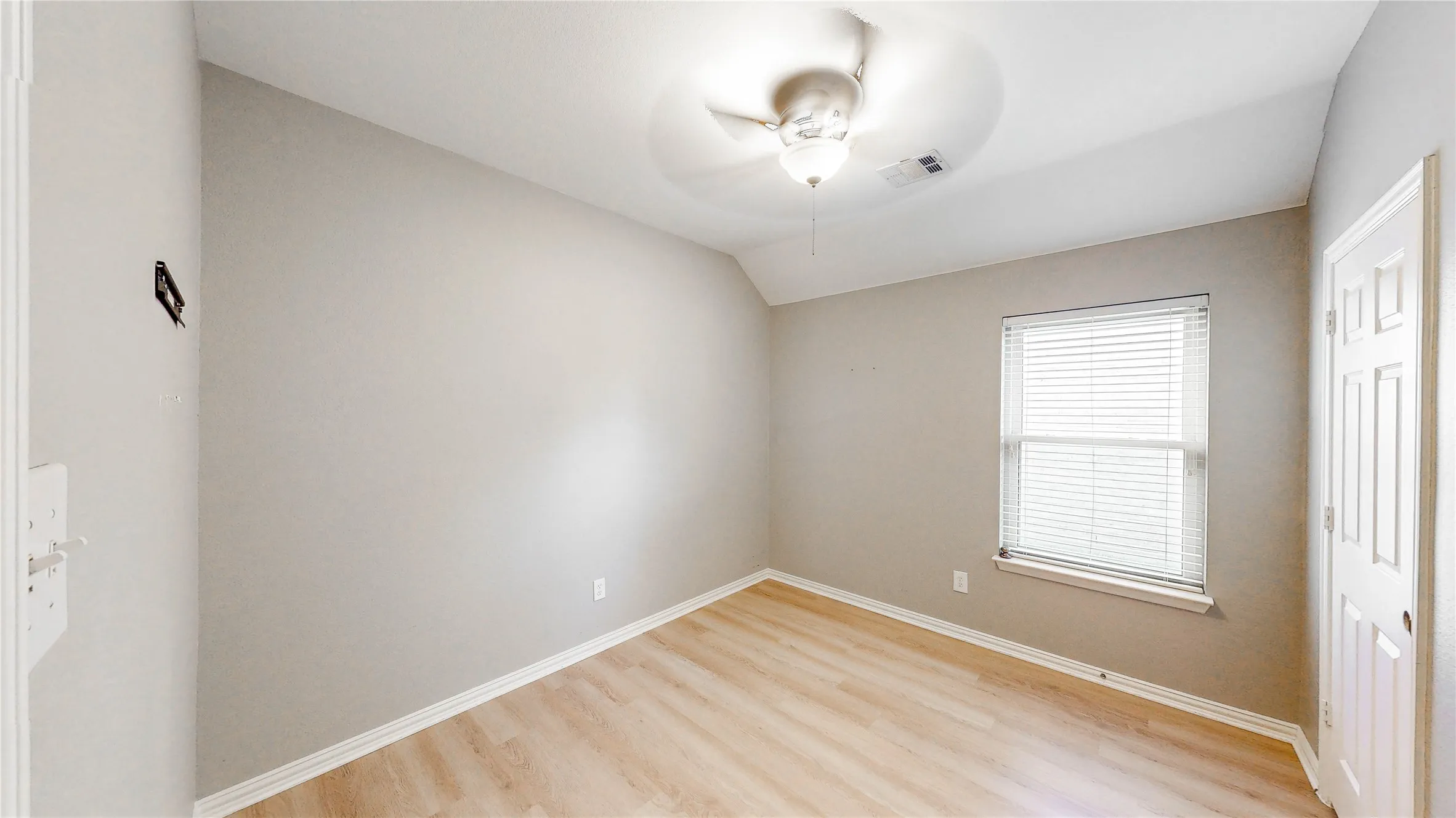 Single Family Residence For Sale in Denton County , 3924 Appleton Lane, Flower Mound, Texas 75022, 3 Bedroom, 2 Bathroom, 2 Garage spaces, 2,552 Sqft, built in 2003, mls#21325543, Real Estate Agent in Flower Mound, Homes For Sale in Denton county, Homes For Sale in Flower Mound, Realtor in Flower Mound Texas, Real Estate Brokerage Independent Realty Texas, Luminita Cordes Realtor