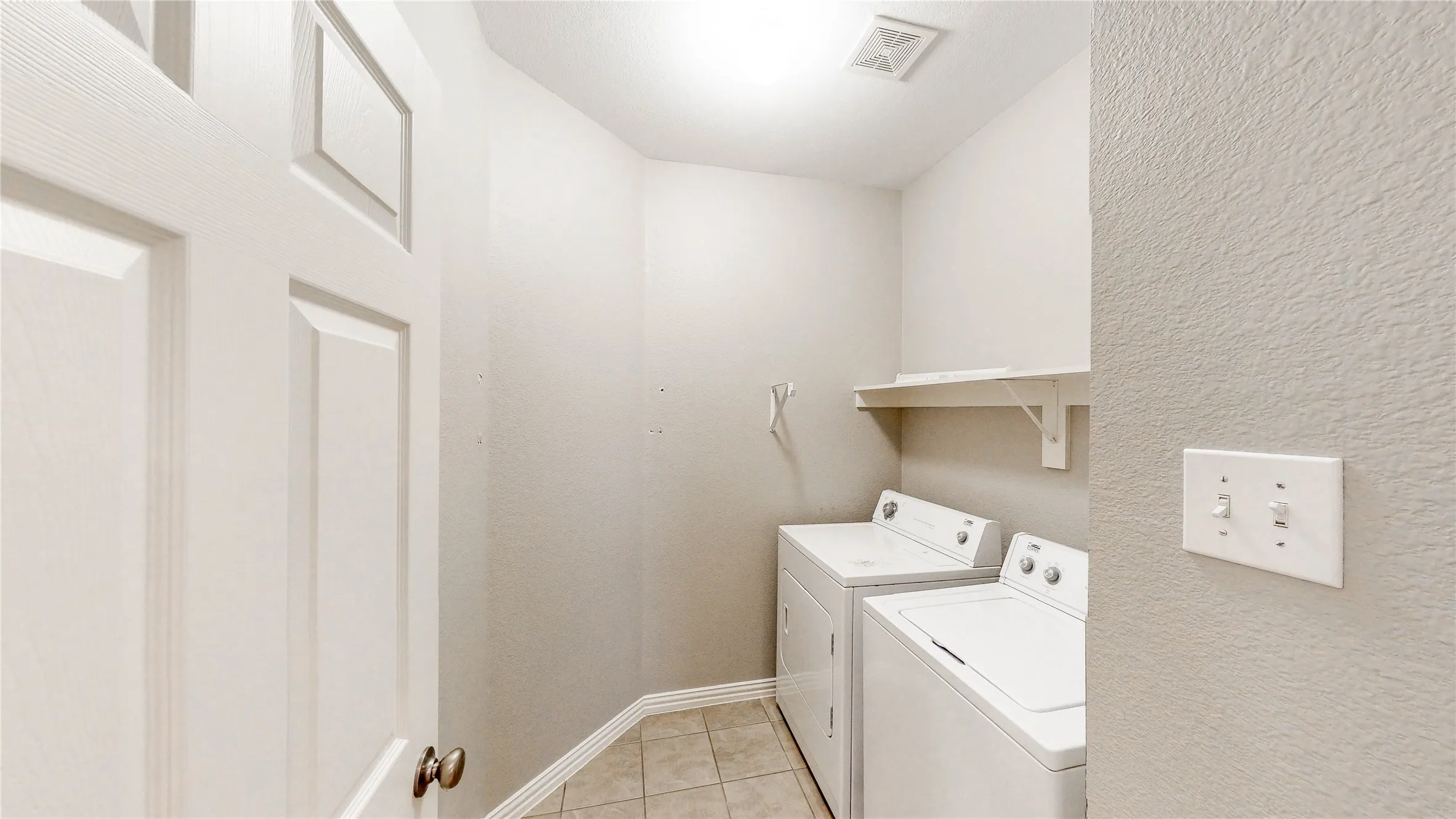Single Family Residence For Sale in Denton County , 3924 Appleton Lane, Flower Mound, Texas 75022, 3 Bedroom, 2 Bathroom, 2 Garage spaces, 2,552 Sqft, built in 2003, mls#21325543, Real Estate Agent in Flower Mound, Homes For Sale in Denton county, Homes For Sale in Flower Mound, Realtor in Flower Mound Texas, Real Estate Brokerage Independent Realty Texas, Luminita Cordes Realtor