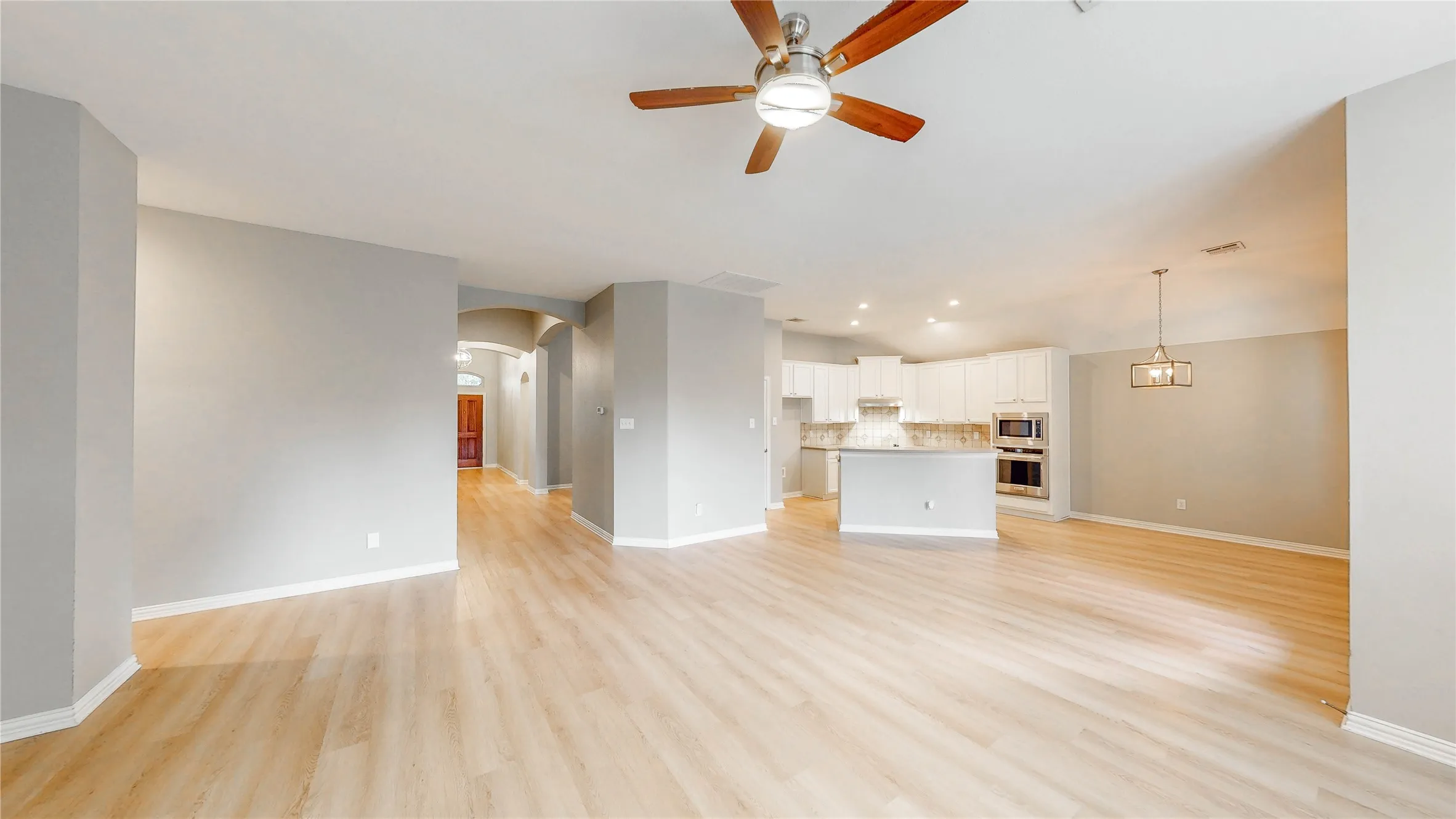 Single Family Residence For Sale in Denton County , 3924 Appleton Lane, Flower Mound, Texas 75022, 3 Bedroom, 2 Bathroom, 2 Garage spaces, 2,552 Sqft, built in 2003, mls#21325543, Real Estate Agent in Flower Mound, Homes For Sale in Denton county, Homes For Sale in Flower Mound, Realtor in Flower Mound Texas, Real Estate Brokerage Independent Realty Texas, Luminita Cordes Realtor