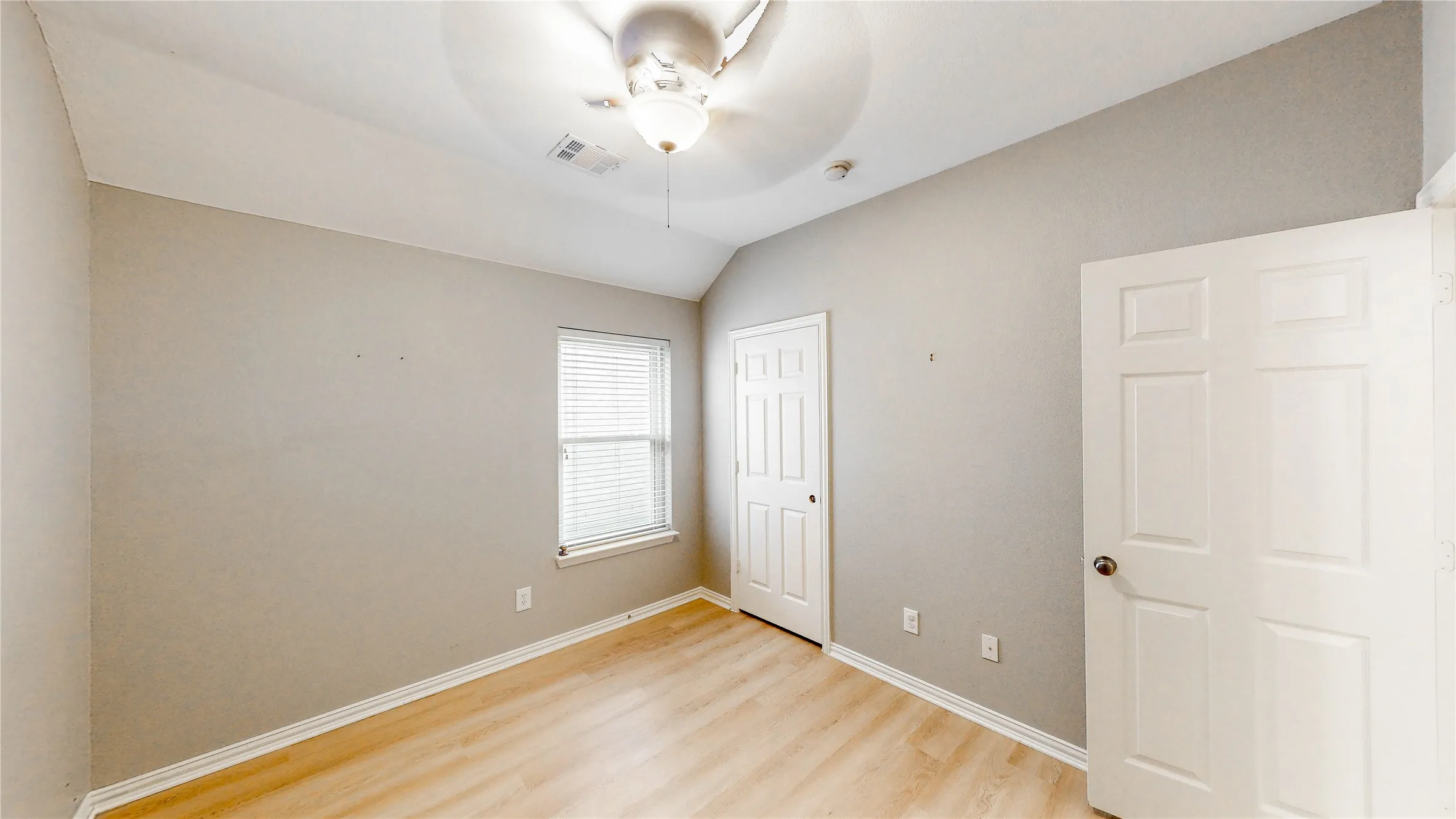 Single Family Residence For Sale in Denton County , 3924 Appleton Lane, Flower Mound, Texas 75022, 3 Bedroom, 2 Bathroom, 2 Garage spaces, 2,552 Sqft, built in 2003, mls#21325543, Real Estate Agent in Flower Mound, Homes For Sale in Denton county, Homes For Sale in Flower Mound, Realtor in Flower Mound Texas, Real Estate Brokerage Independent Realty Texas, Luminita Cordes Realtor